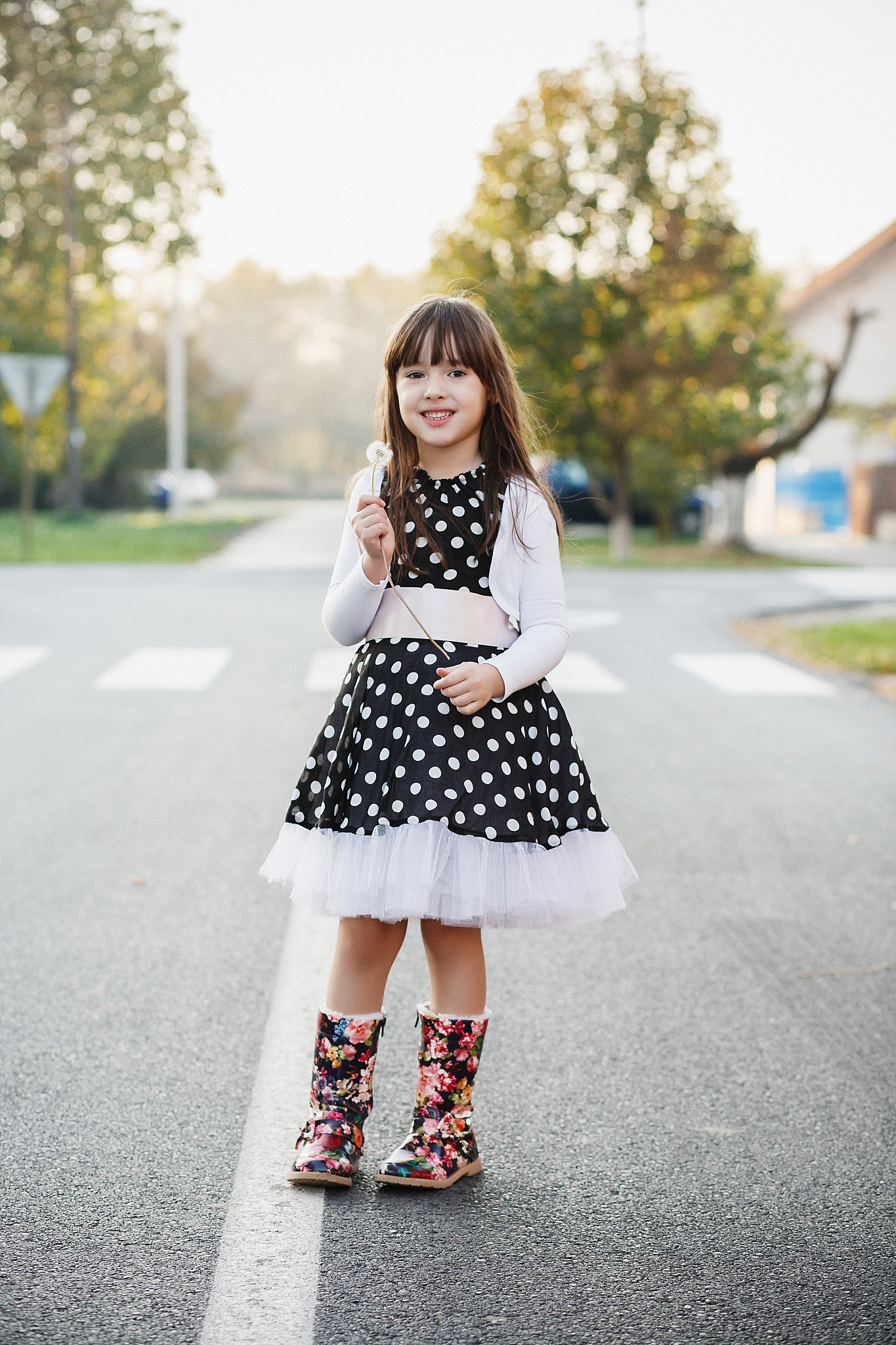 可爱女童碎花连衣裙，长款收腰方领，宽松裙摆，甜美舒适