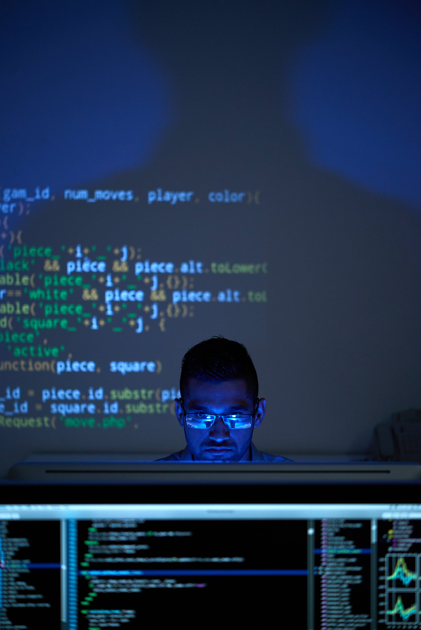 请用C++做一个智能聊天机器人请把它完善