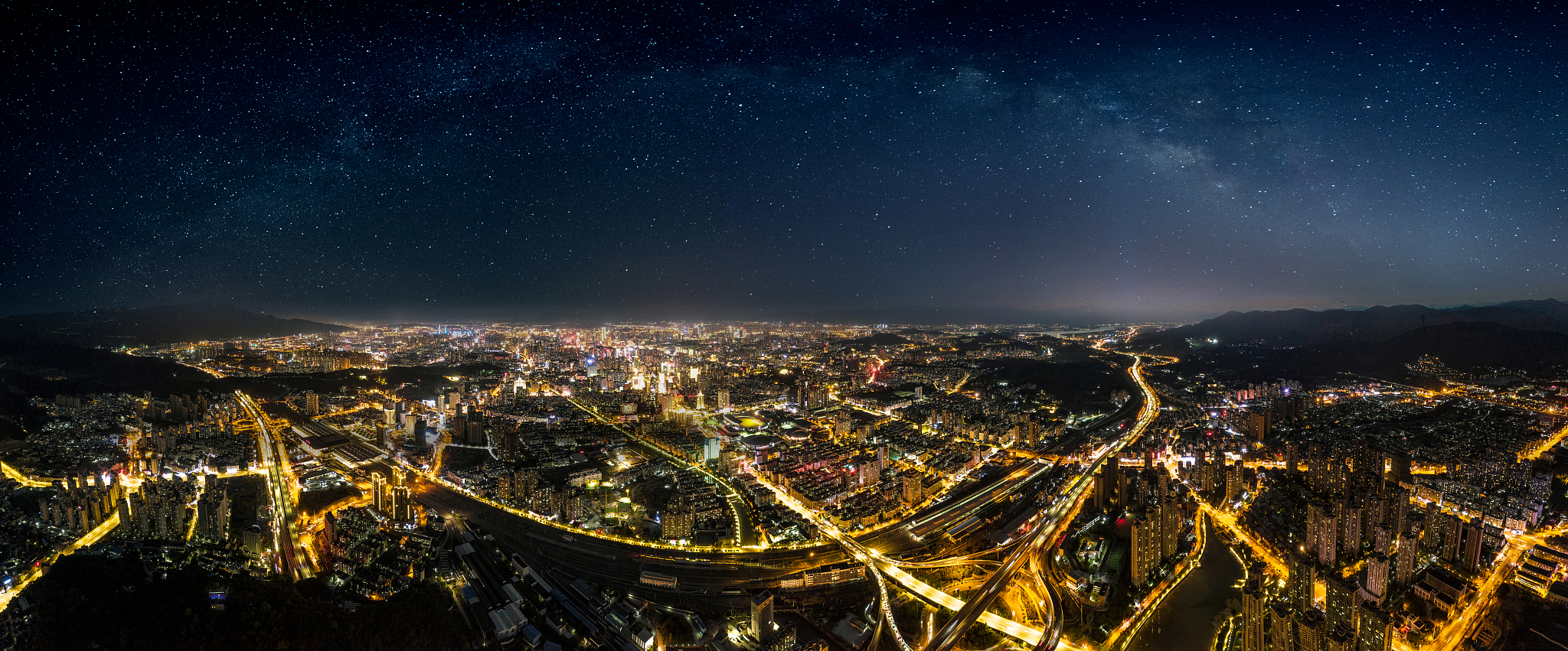 与文明同行，让理想闪光：星空主题海报设计理念
