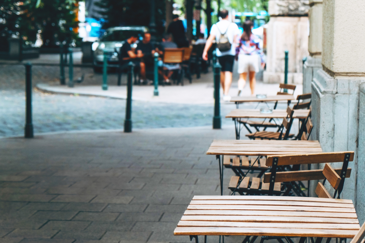 实木餐桌价格 - 多少钱一张？品牌、材质、尺寸影响大！