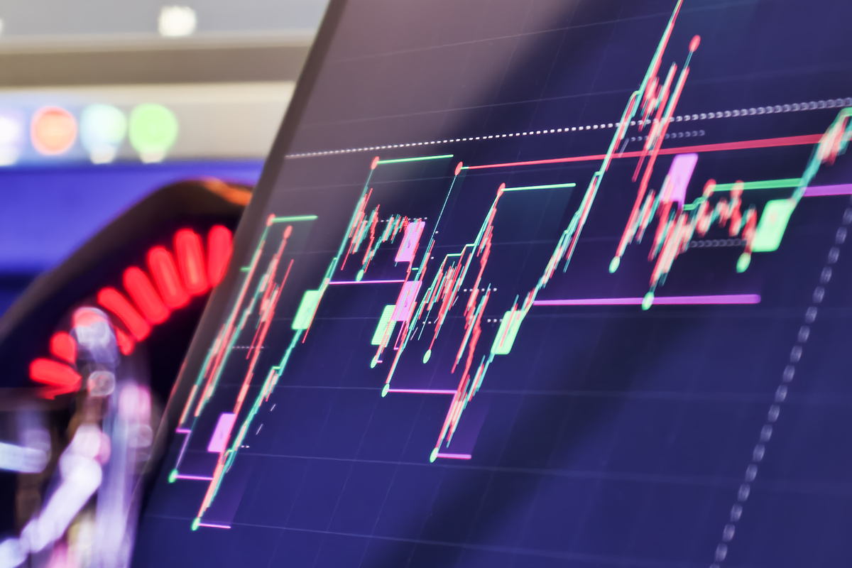 当交易者轻仓交易时他不必急着赚钱亏损了也不构成威胁所以他能认真执行交易。要求 表达出作者对交易的果敢刚毅坚决耐心自律的一面文笔流畅辞藻华丽2000字