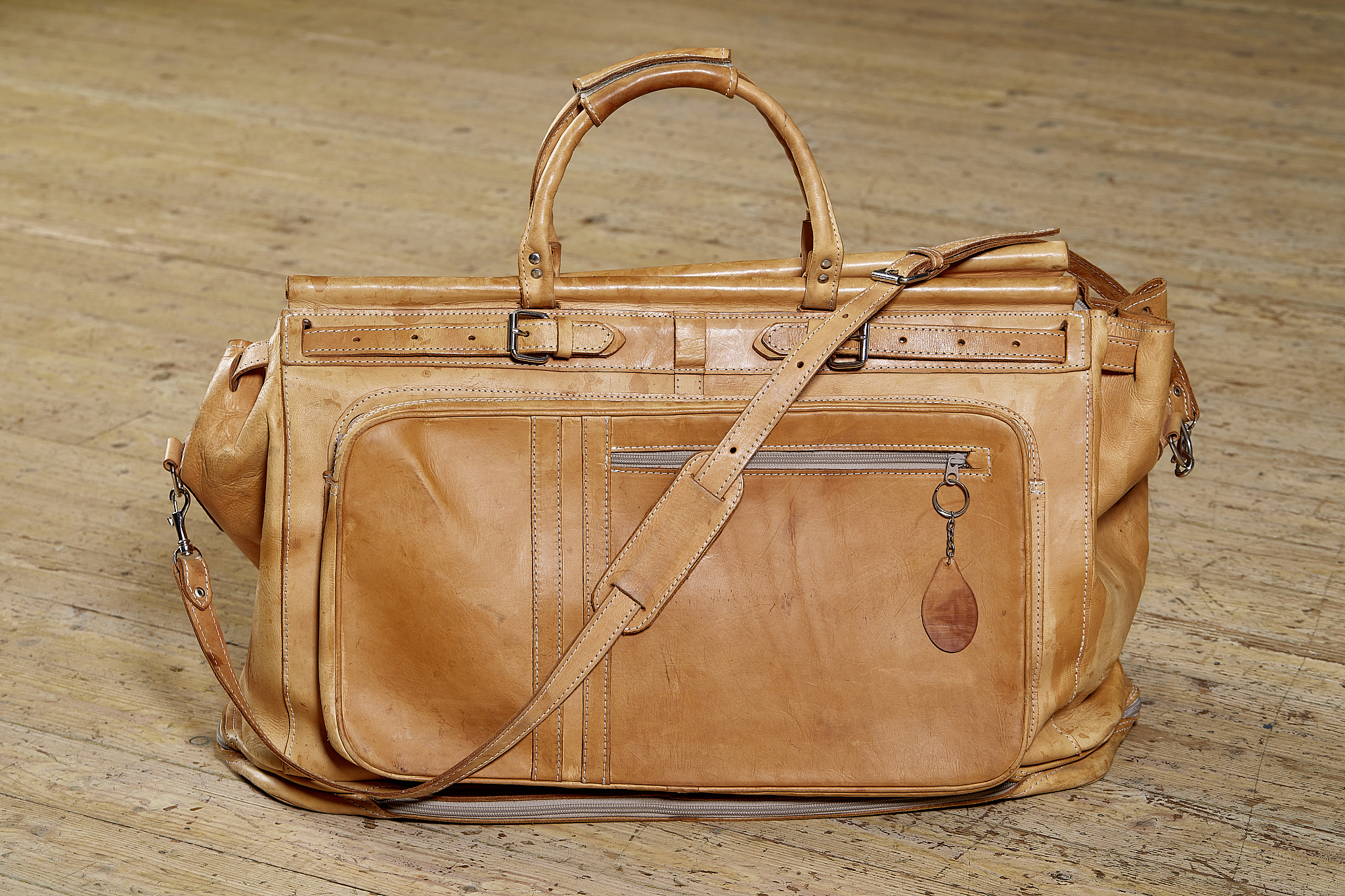 small leather travel bag 23/5000 small leather travel bag