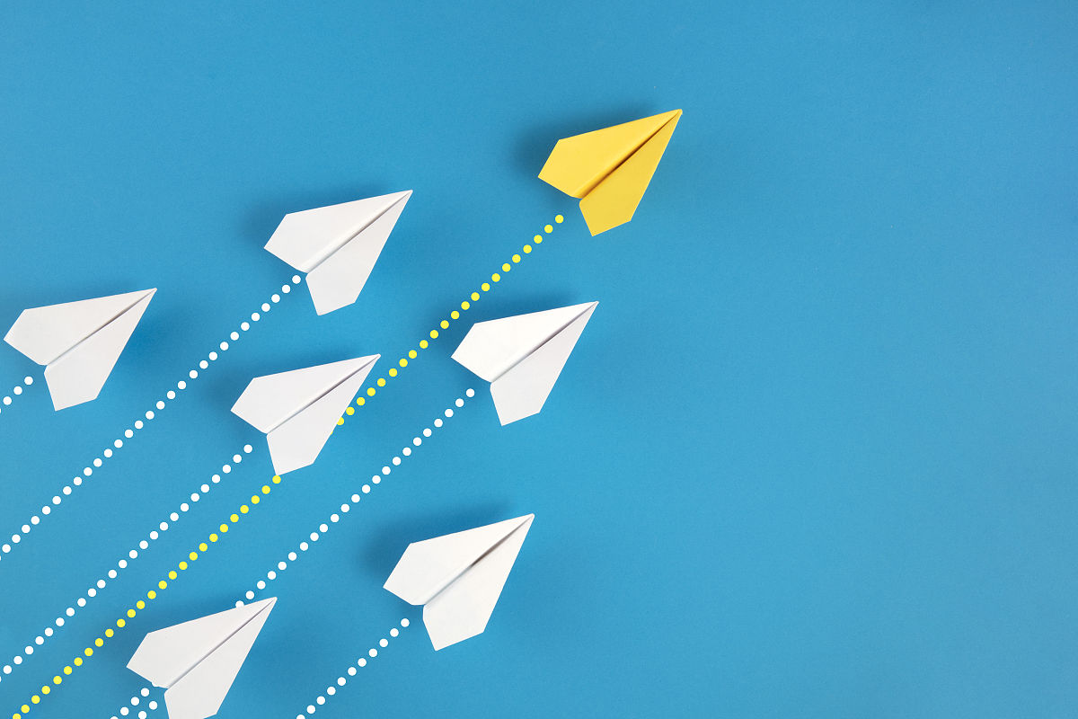 纸飞机大赛：放飞梦想，纸翼翱翔