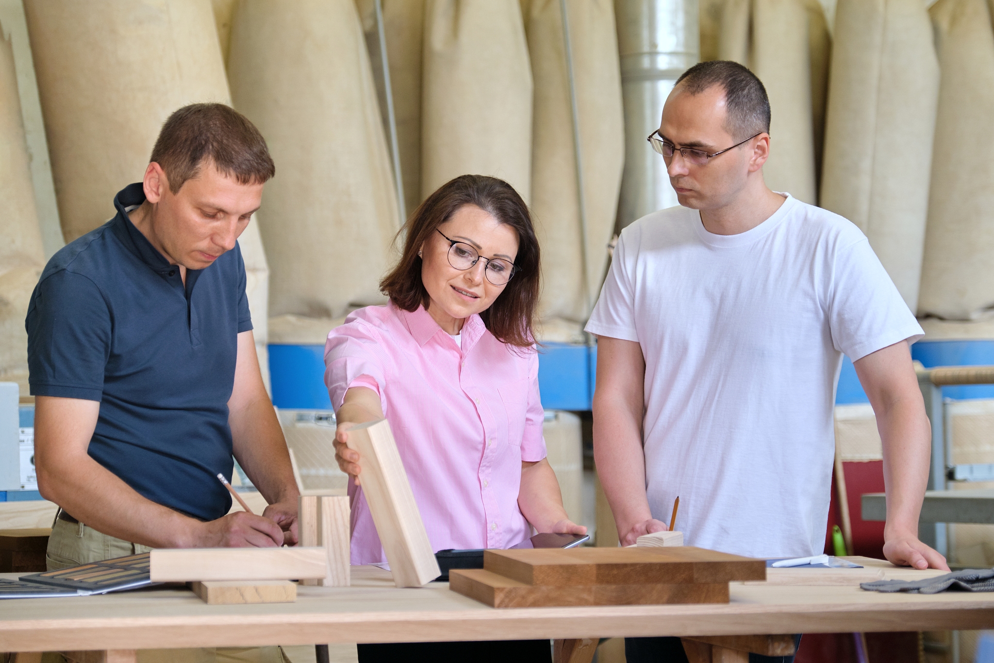 甘肃东方工业中等专业学校2021年专业设置：机电一体化、电子信息等