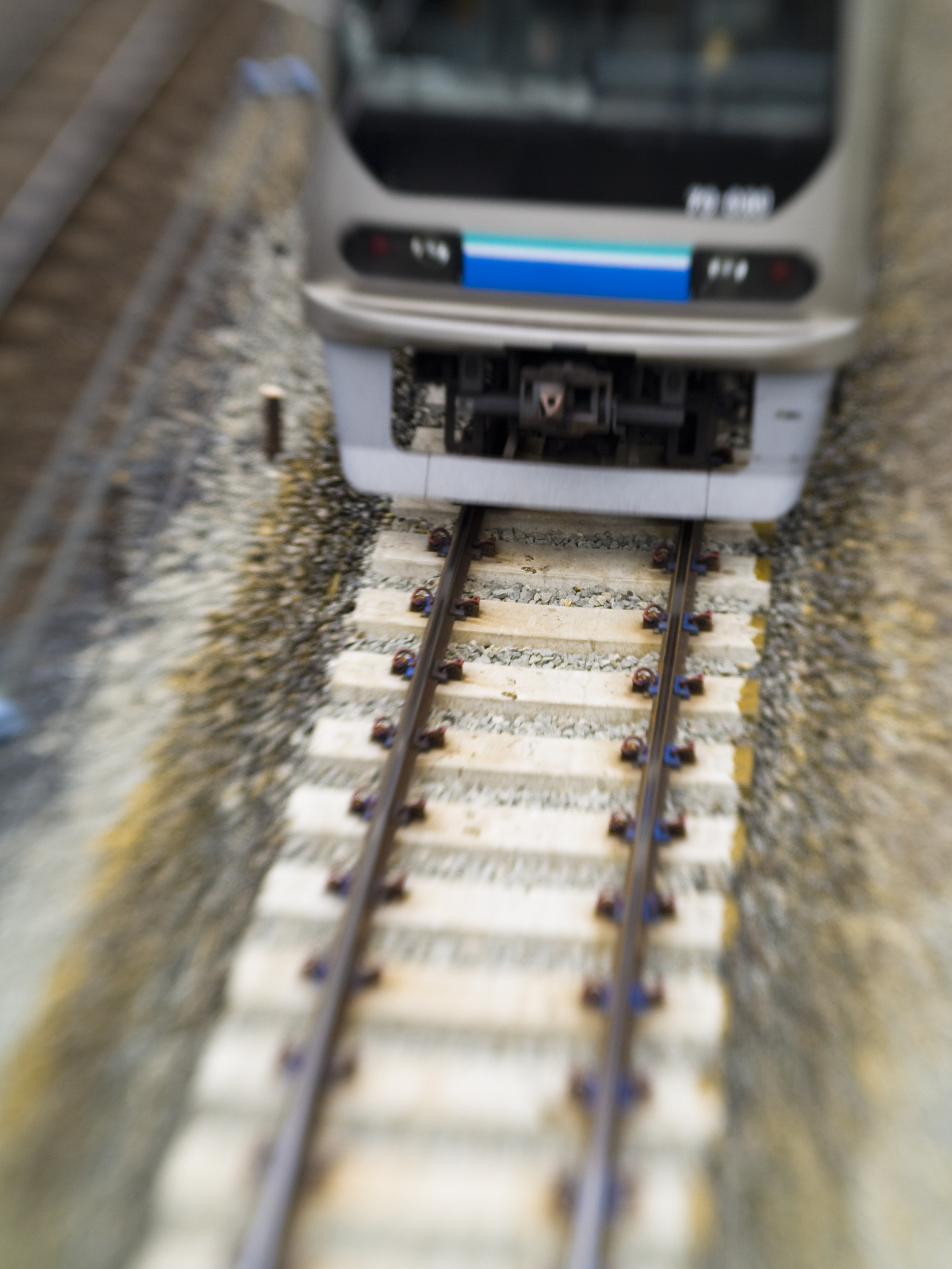 机车牵引列车优化方案：贪心算法、整数规划和LINGO实现