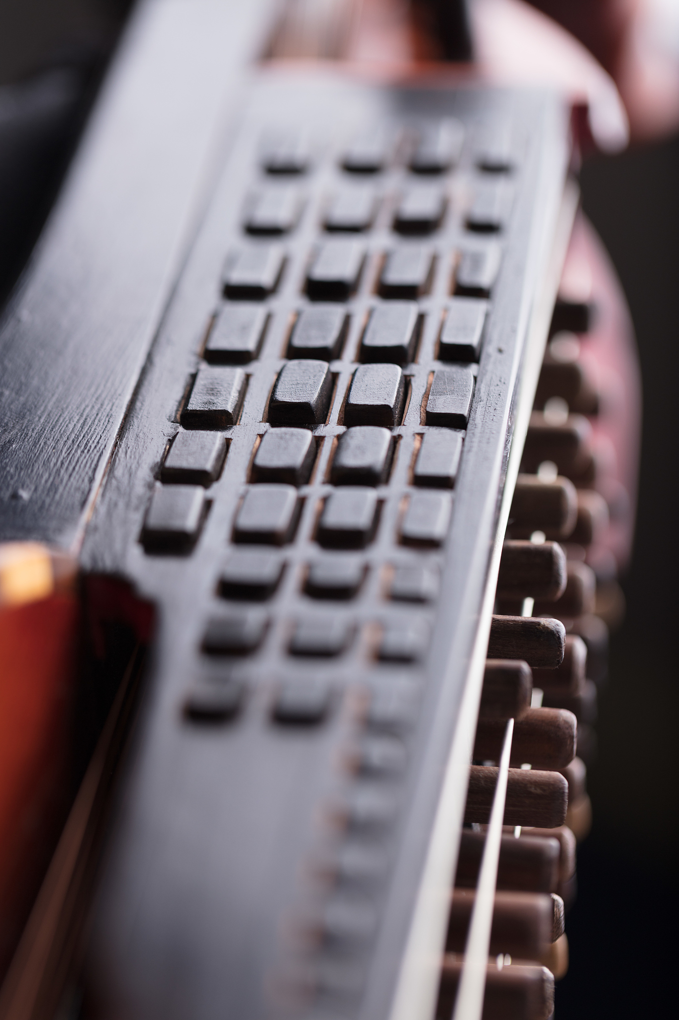 以音乐的历史：从古代到现代的音乐发展为题写一篇700字文章