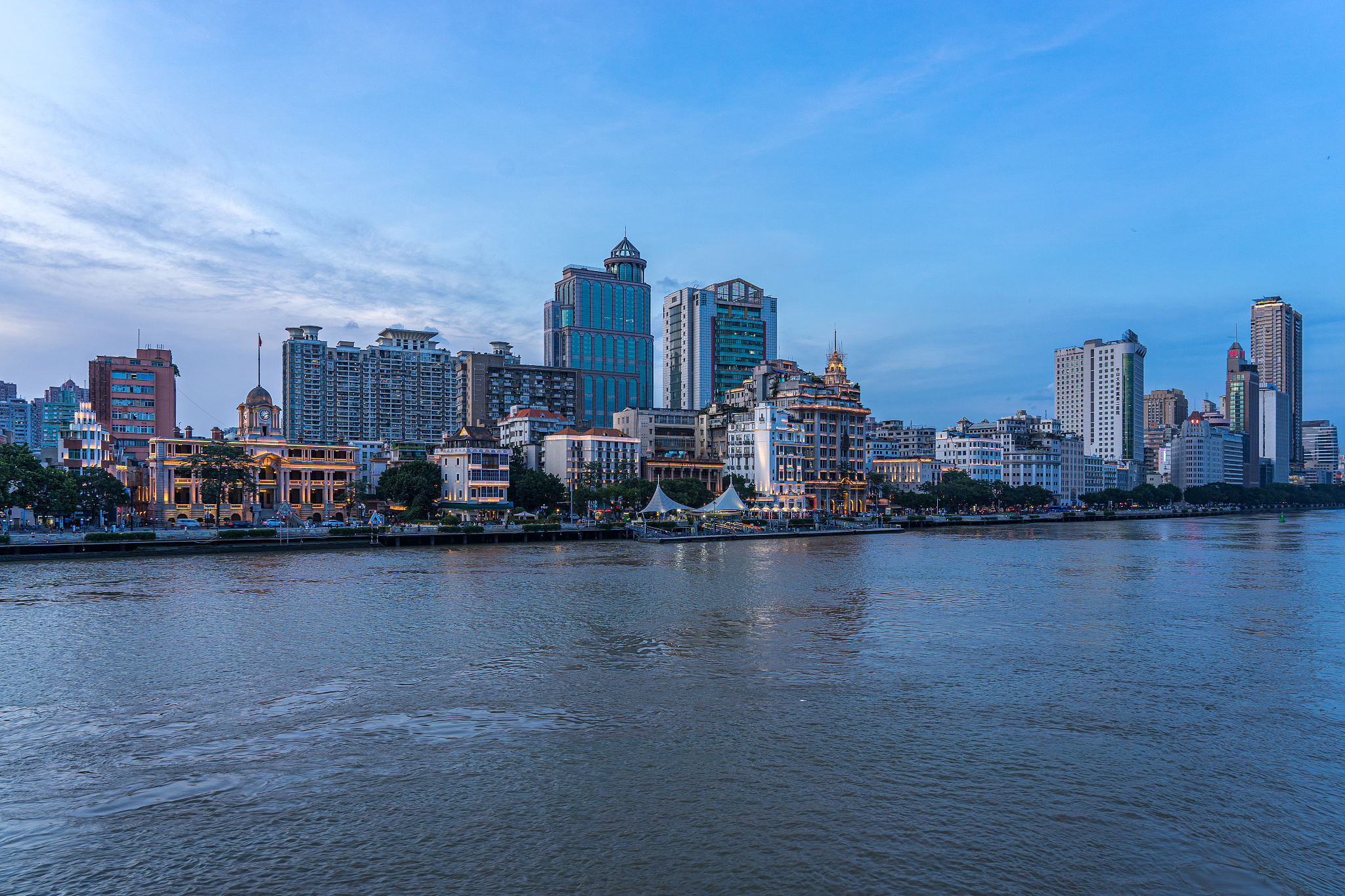 广州珠江两岸沿江外滩建筑景观