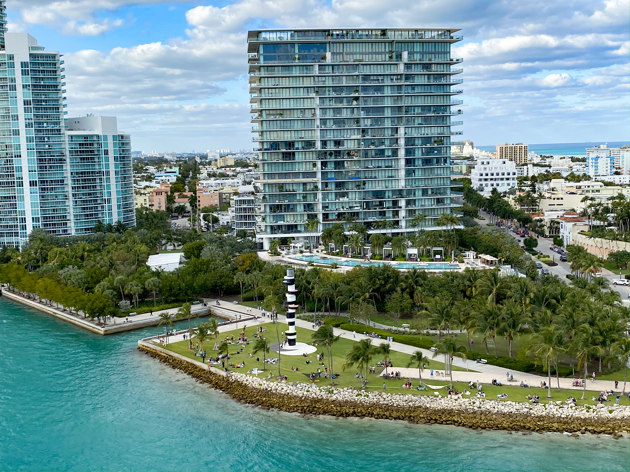 Rent Entire Property in Landmark Pinnacle, 70th Floor & Above - Long Term