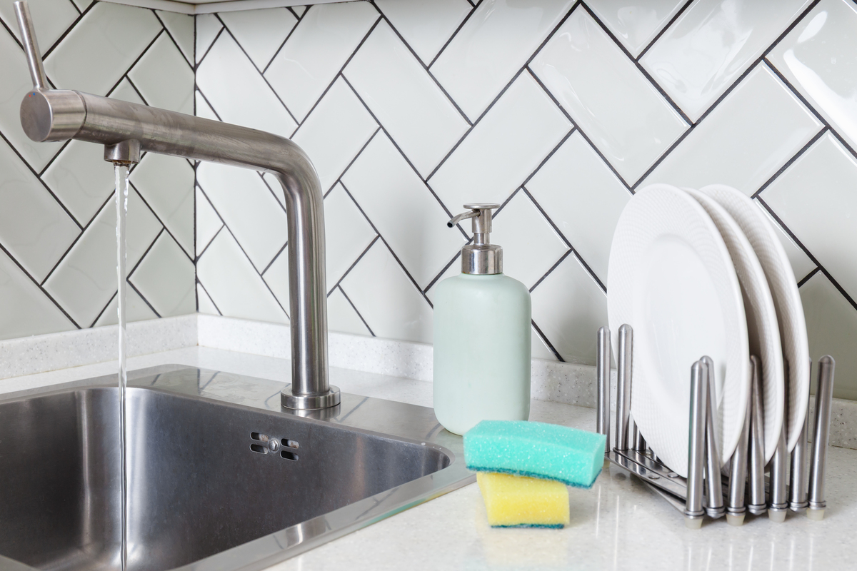 厨房必备！沥水槽50字好评，设计精巧，安装方便，性价比高！