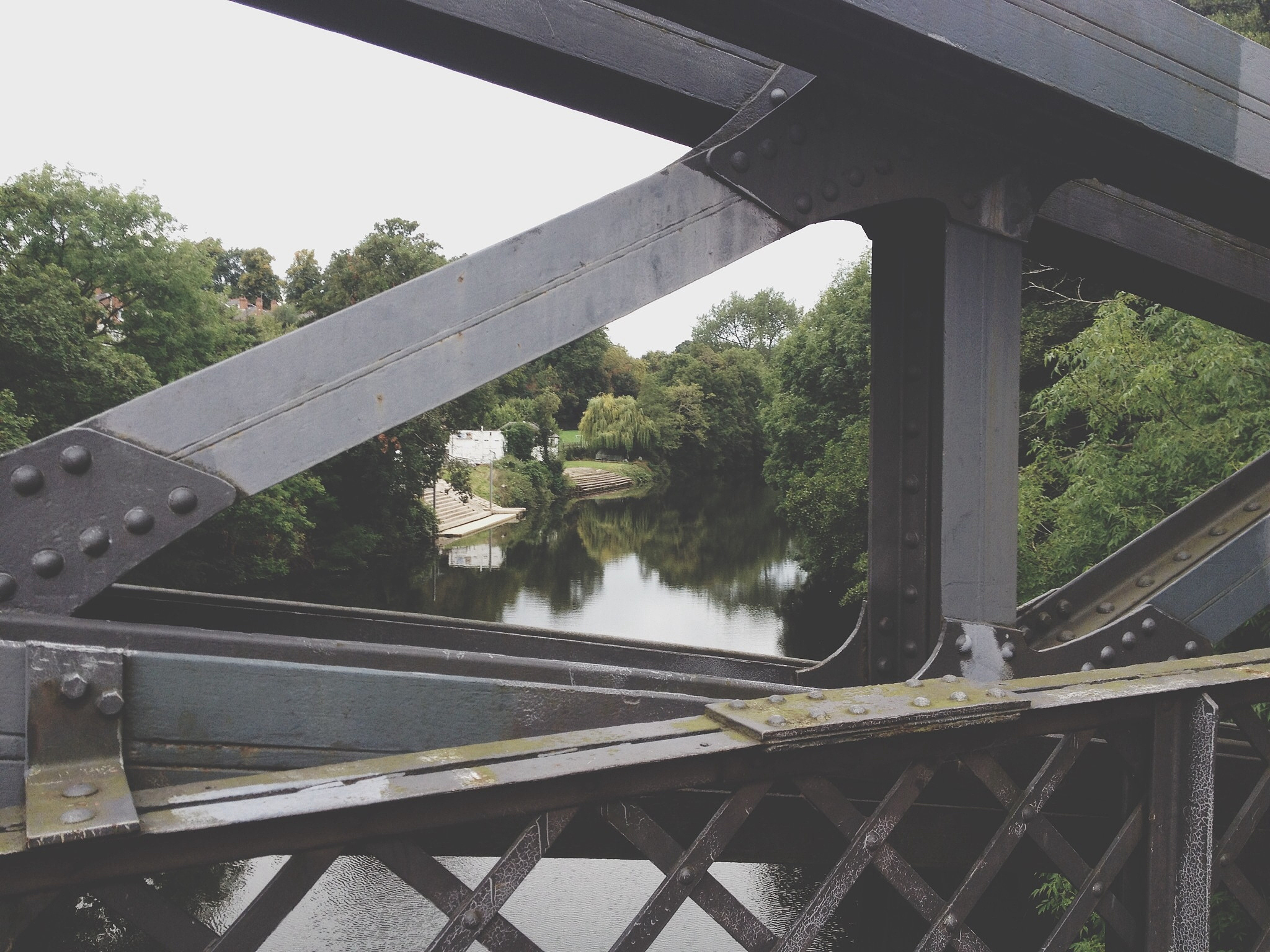 请搜索——使用车辆激励桥梁振动——相关的文献