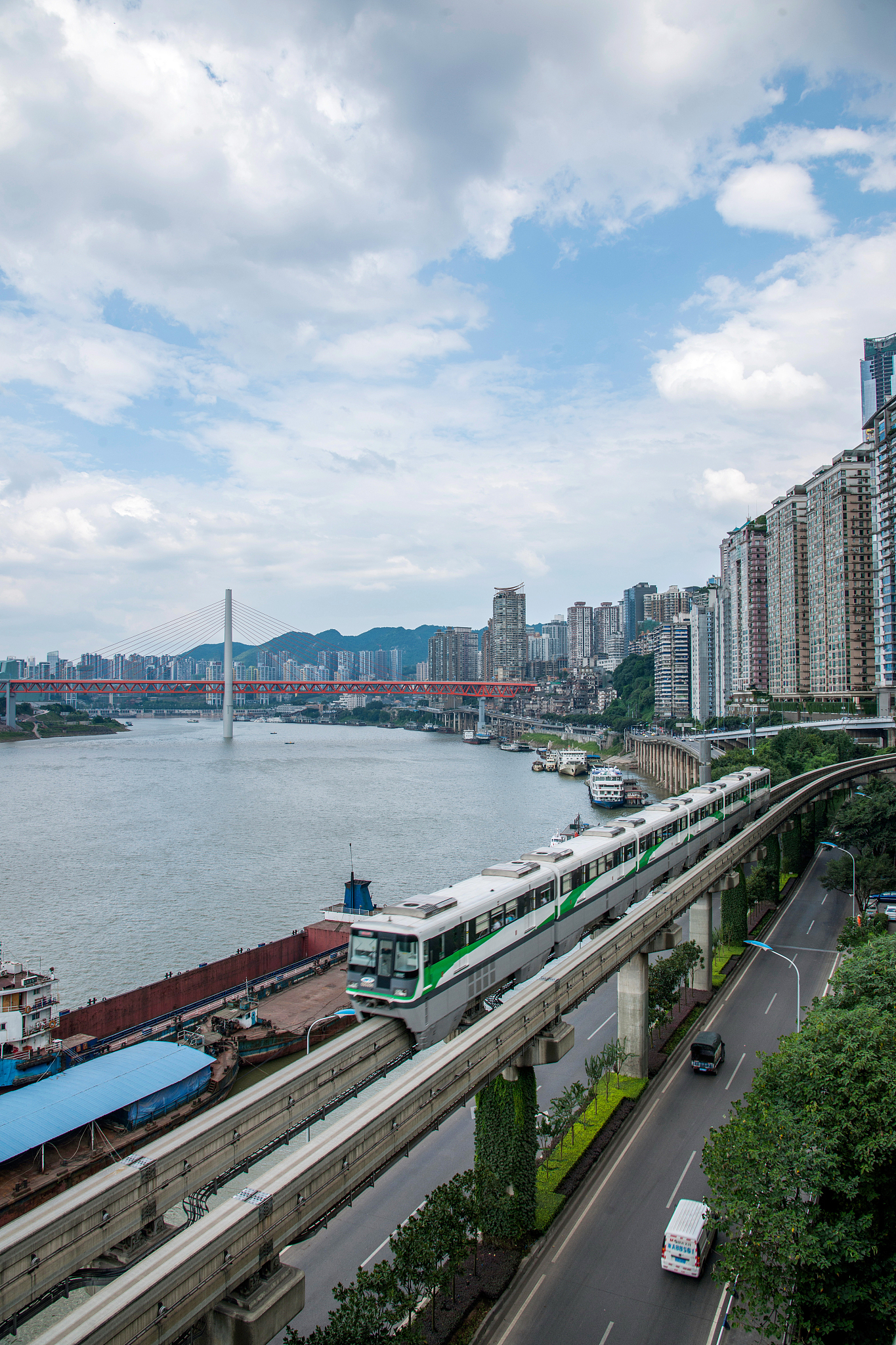 重庆铁道:路地和谐携手共进,助力西南经济发展 重庆铁道:路地和谐携手共进,助力西南经济发展