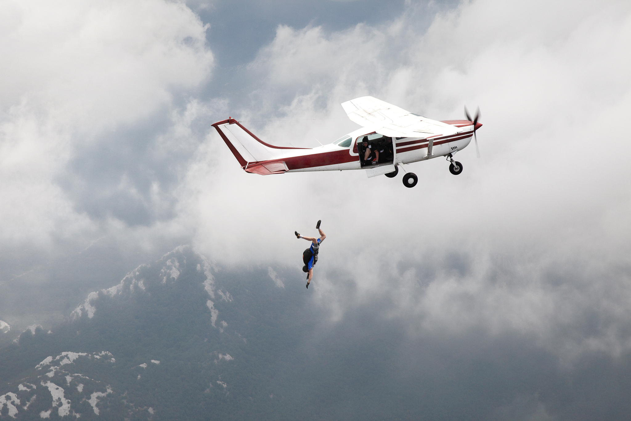 SkyWings 航班信息管理团队：飞跃天际，畅享未来