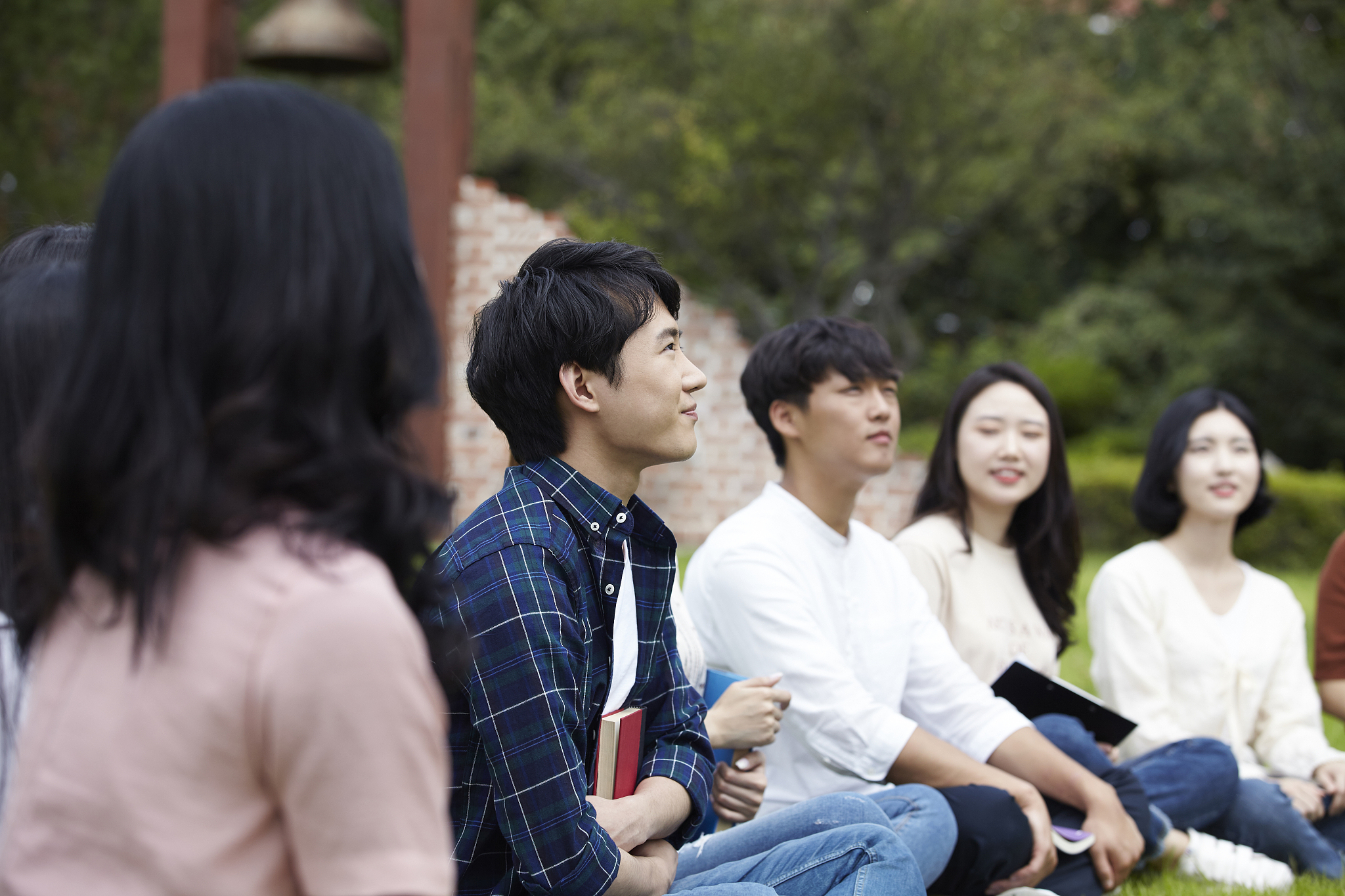 博士毕业回老家当老师，迷茫想辞职去外地？如何做出明智选择