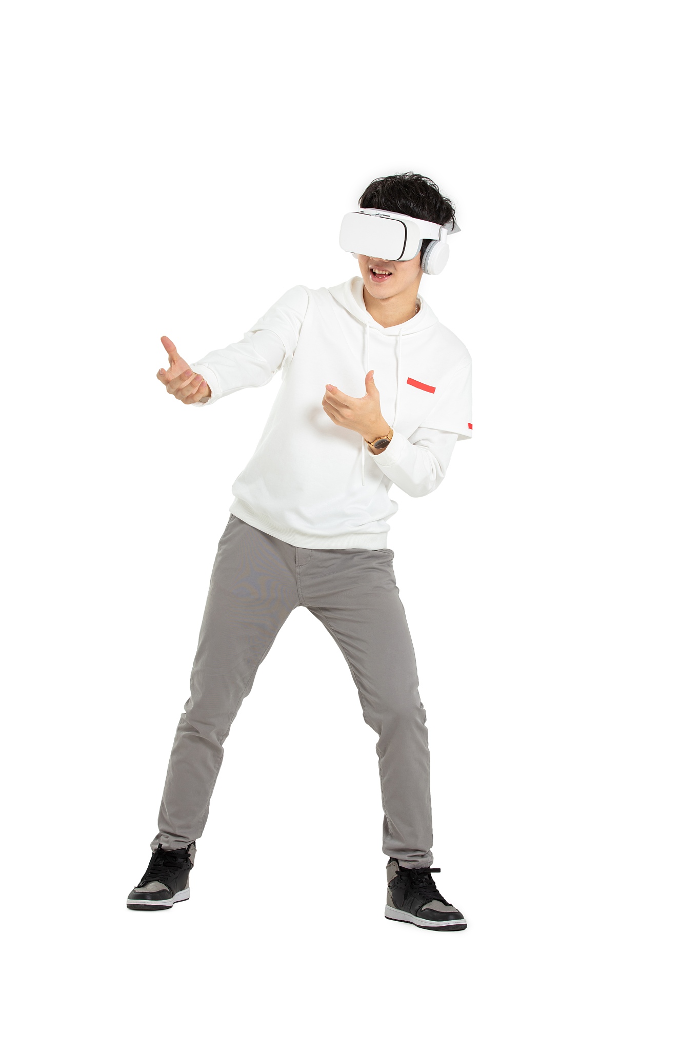 带着vr娱乐互动的年轻男生