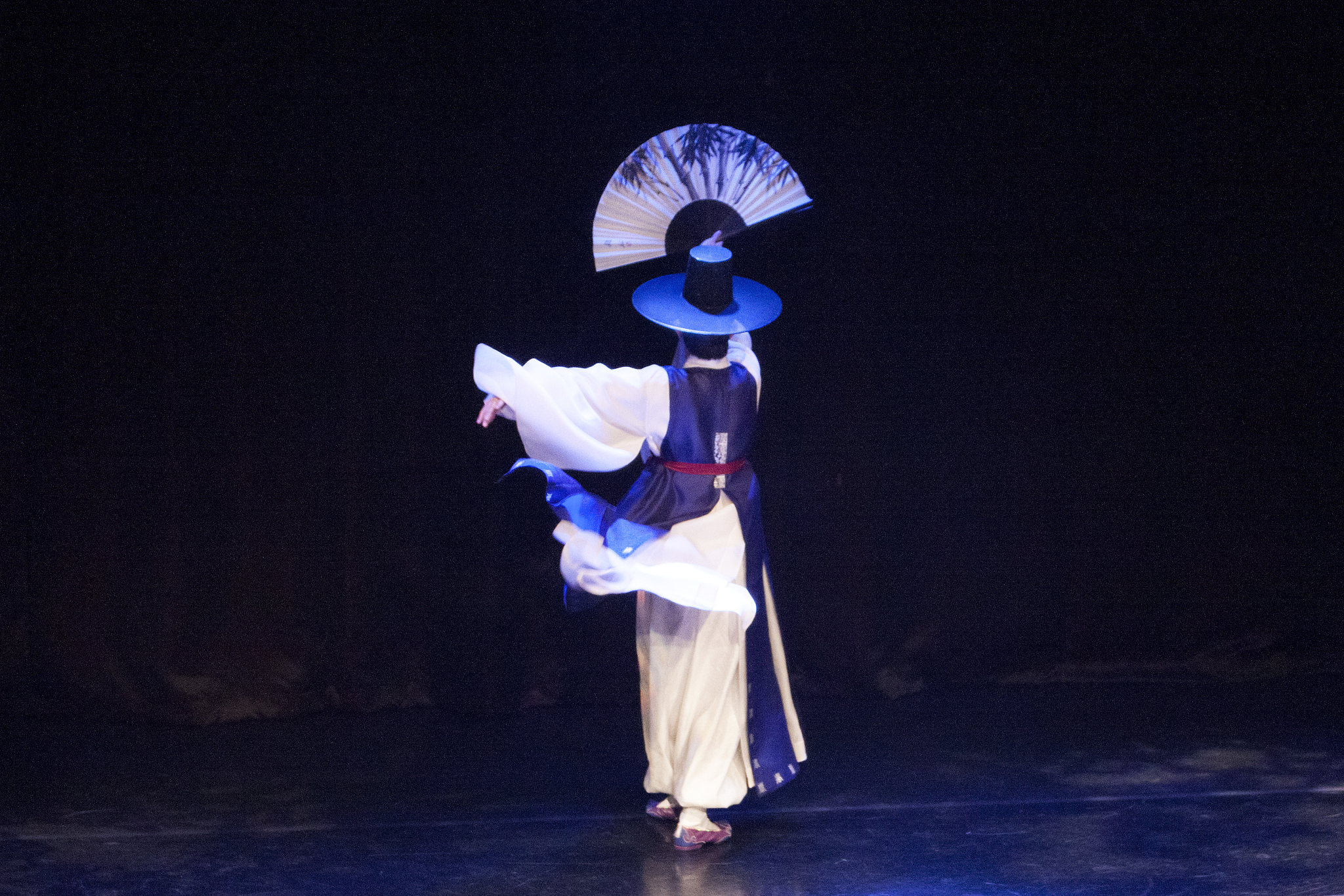 800字关于《扇舞丹青》舞蹈的鉴赏