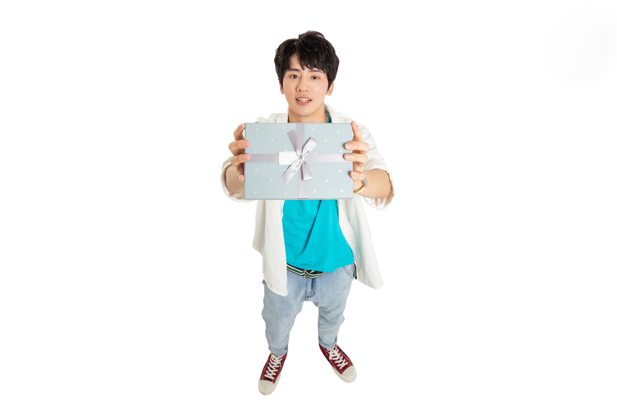 仰着头的年轻男生