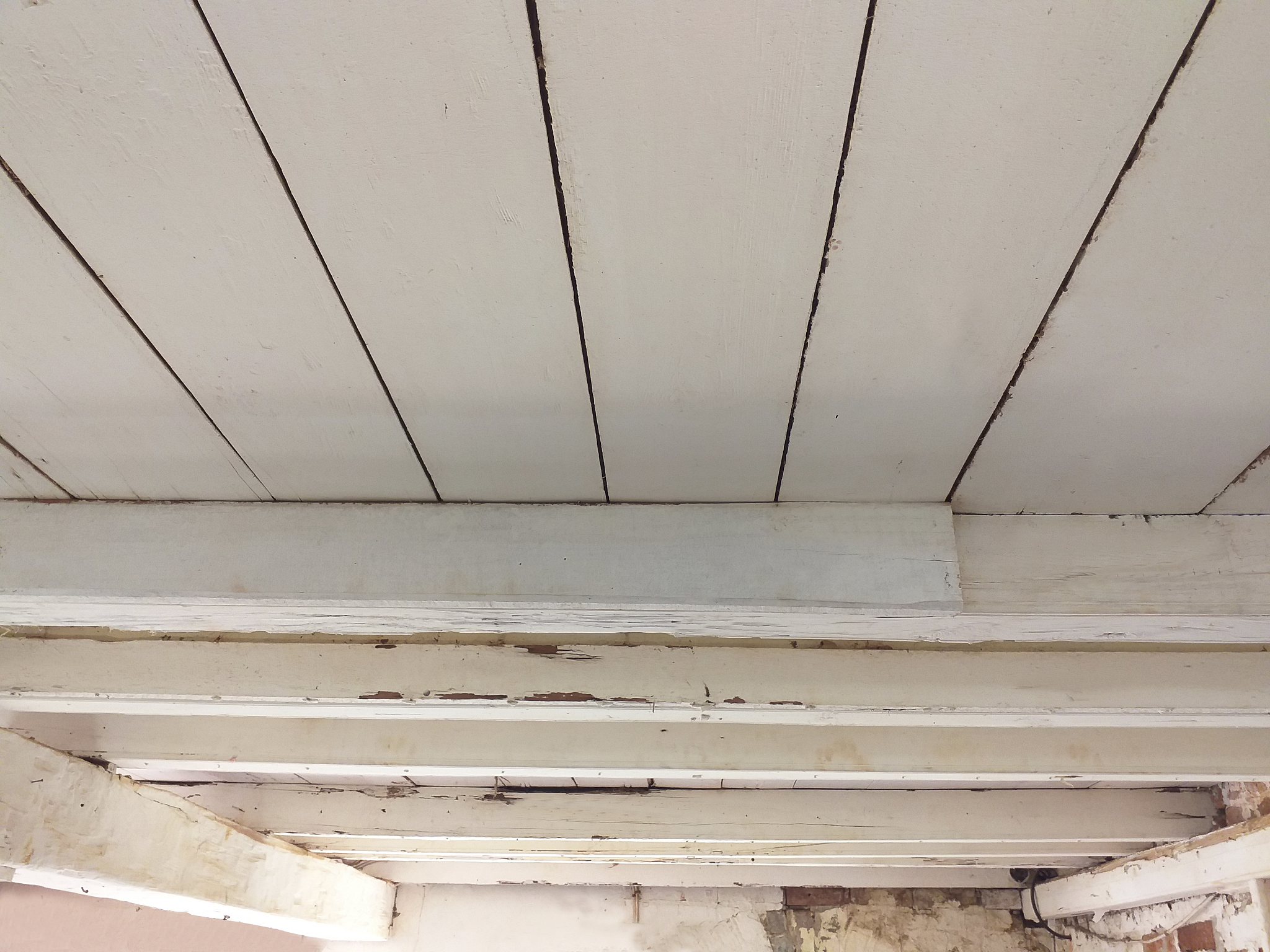 哪种吊顶难清洁和维护特别麻烦？