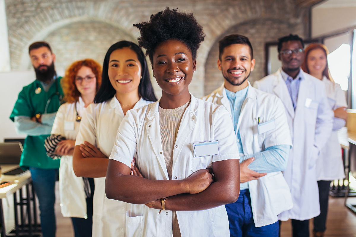 初中毕业学民航商务专业：前景、优势与发展建议