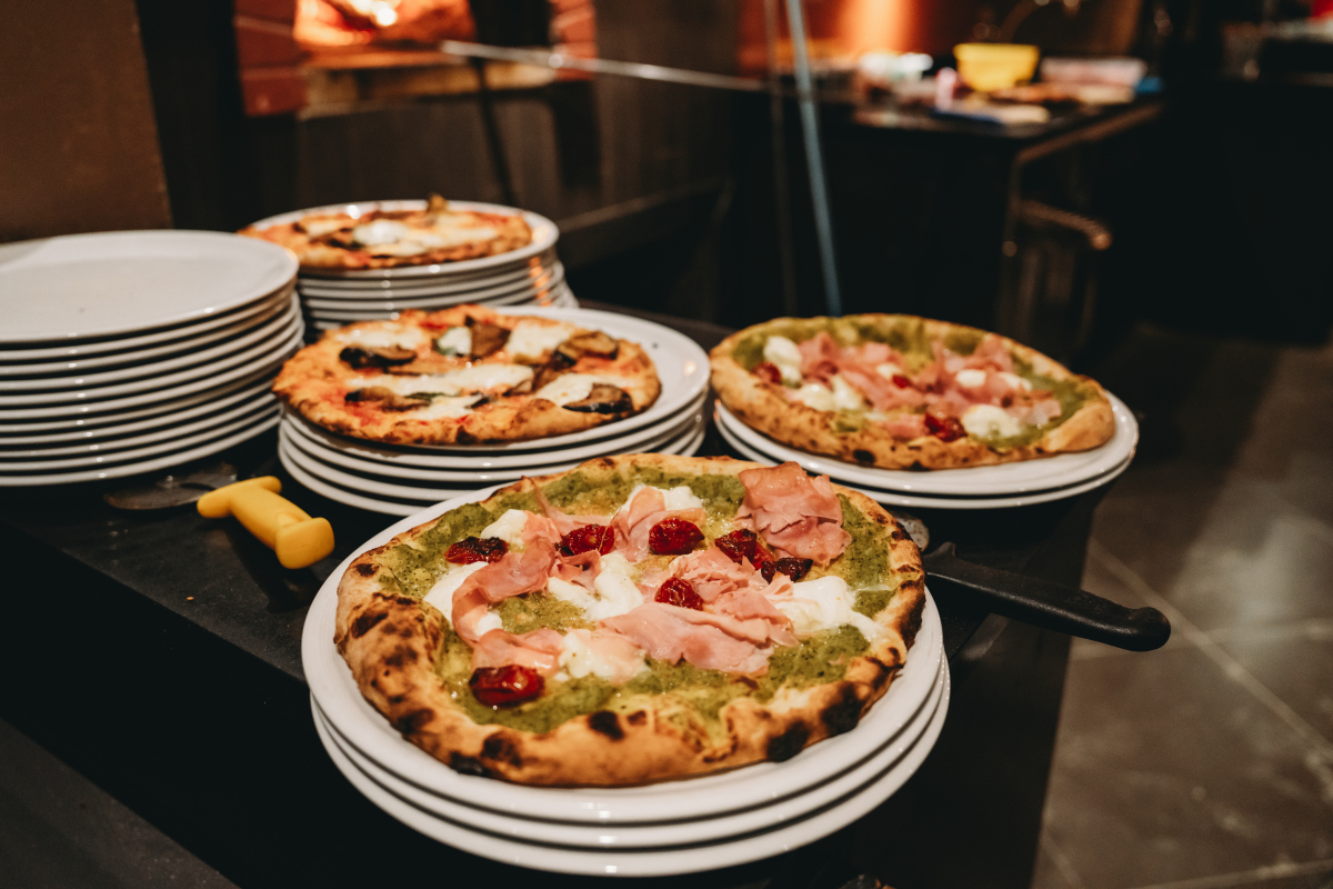 用My favorite food is pizza写长度为十二句的中国小学生能阅读的英文短文