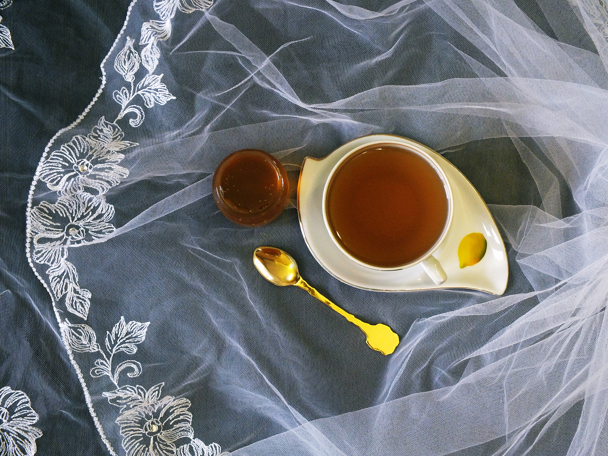 茶和衣服结合的店铺名称要有中英文结合名字偏女性化点要有高级感