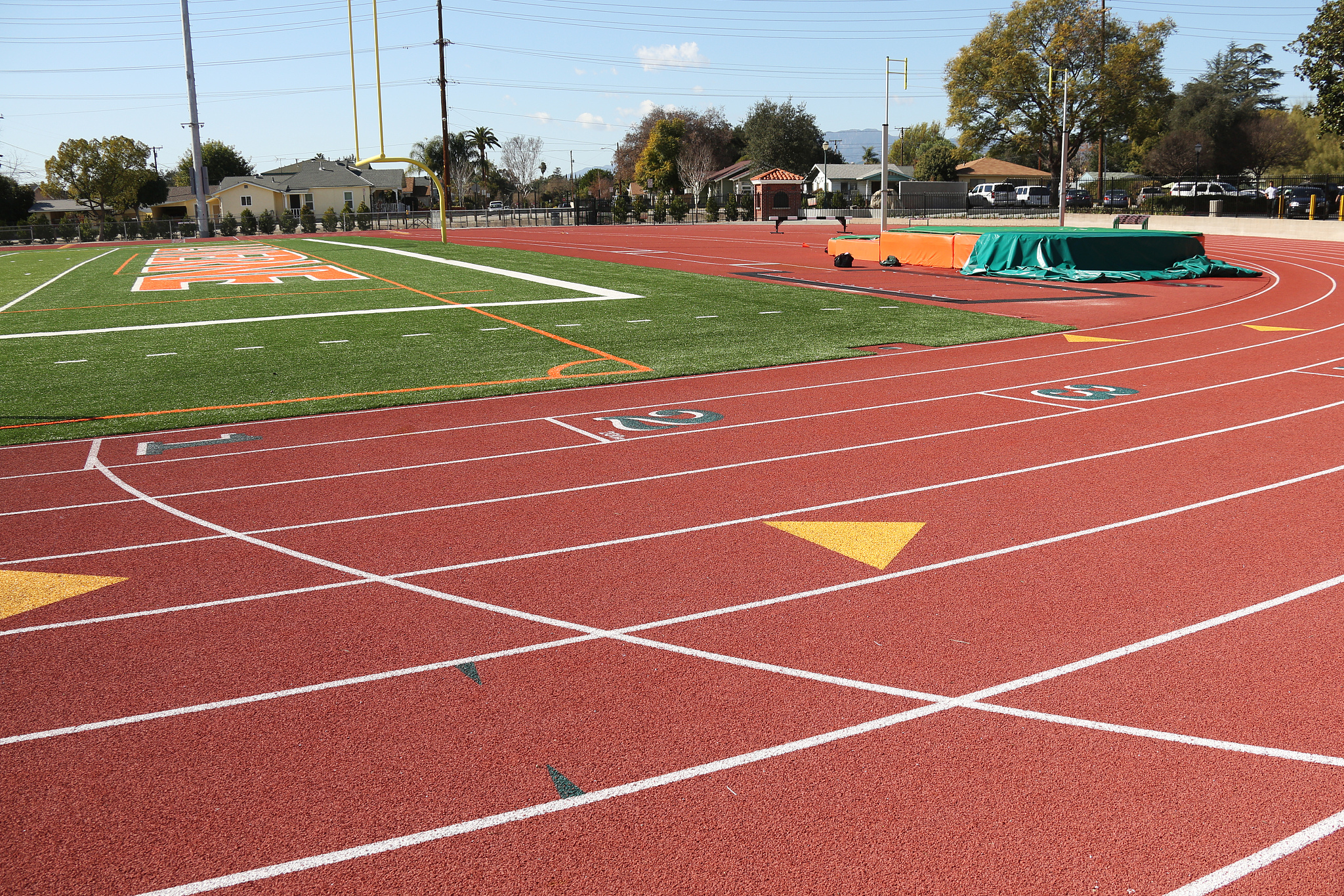 美丽的校园操场：运动、玩耍、放松的乐园