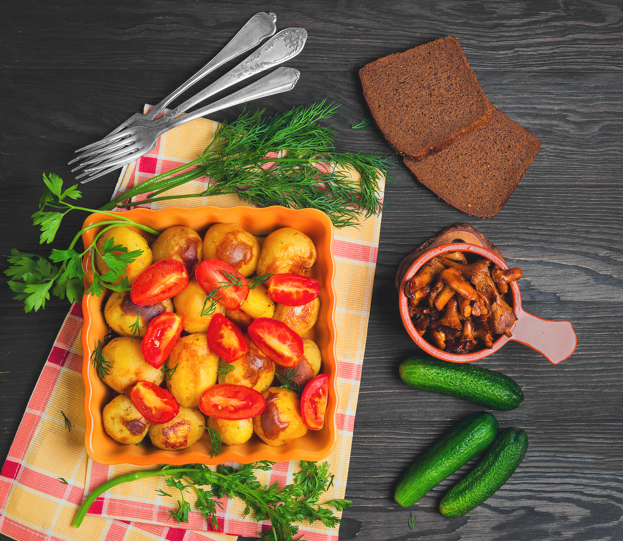 帮我写下2023年Q1总结 我的岗位是抖音叮叮懒人菜食品旗舰店的场控以下是模版目标完成情况1 根据部门整体目标进行个人目标分解并将个人每一个目标O分解成几个关键结果KR对每个目标O设定不同考核权重所有权重之和等于100。2 个人目标O原则上最多不超过 5个 每一个目标O对应的关键结果KR原则上不超过 3个；个人目标O应该是在考核周期内简洁直白的陈述明确目标和落地方式要和部门其他员工目标具有一致性、