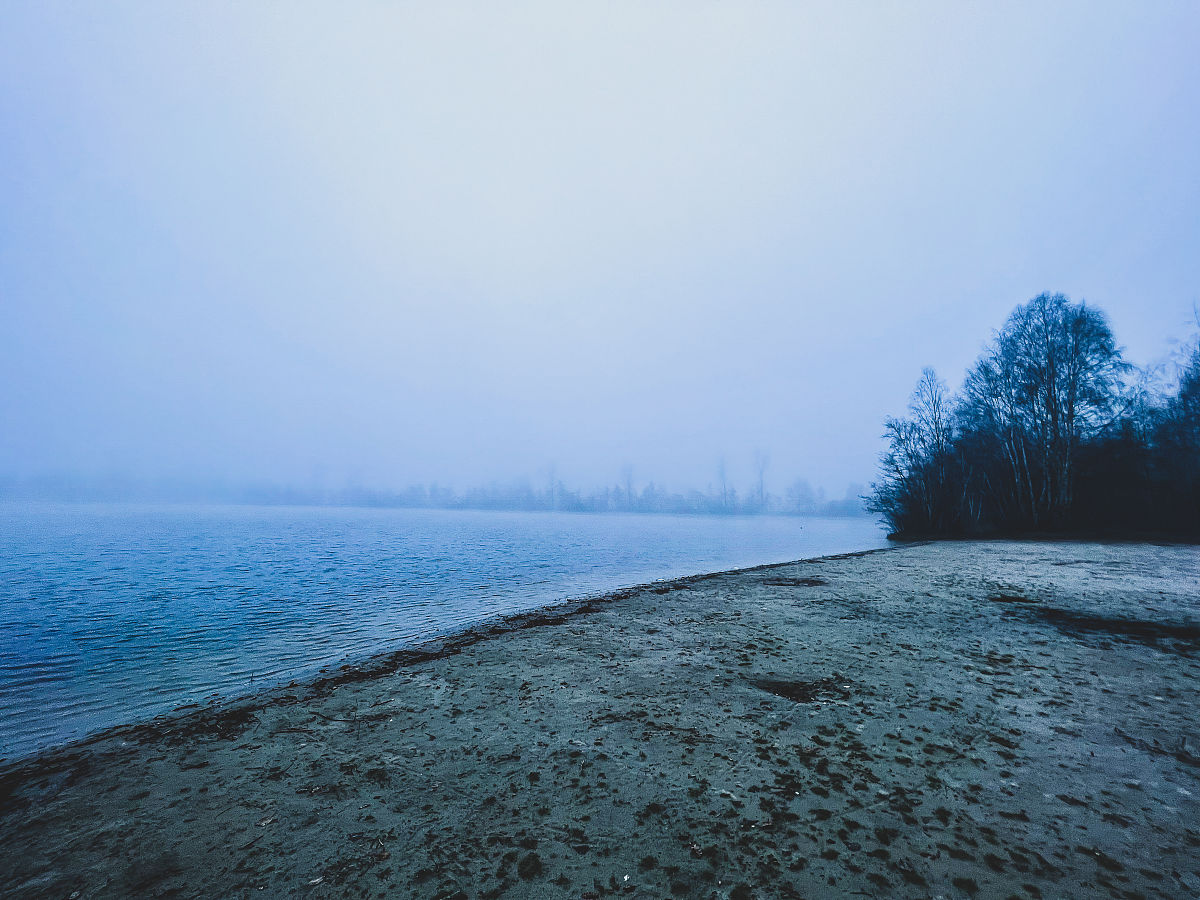 写一段太湖阴雨天的景色