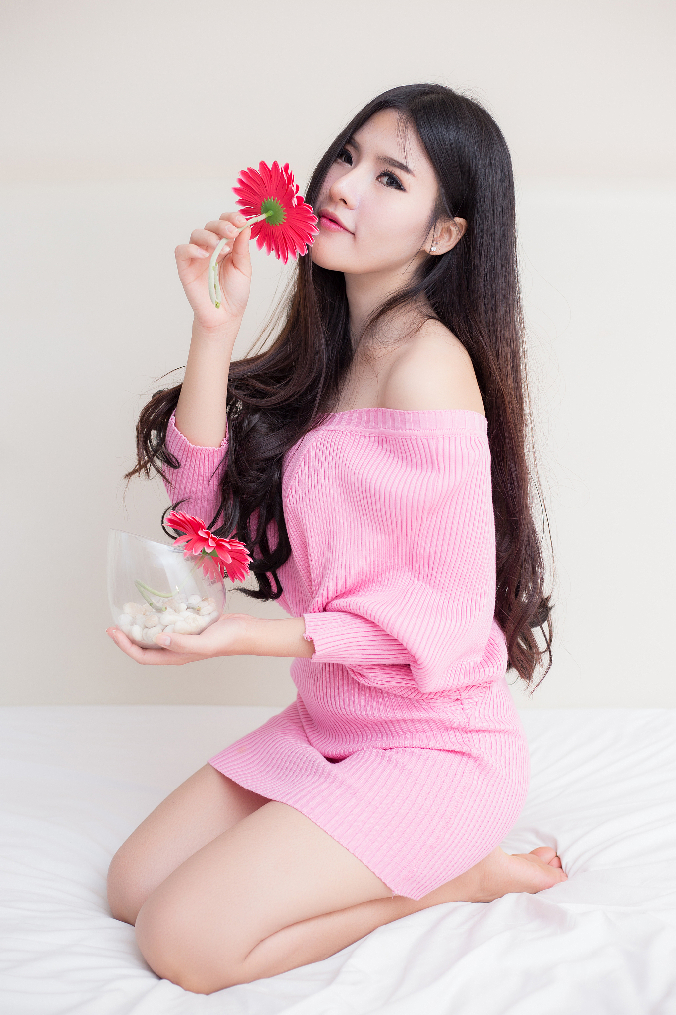 女人,亚洲,自然美,垂直画幅,胸部,彩妆,仅一朵花,润