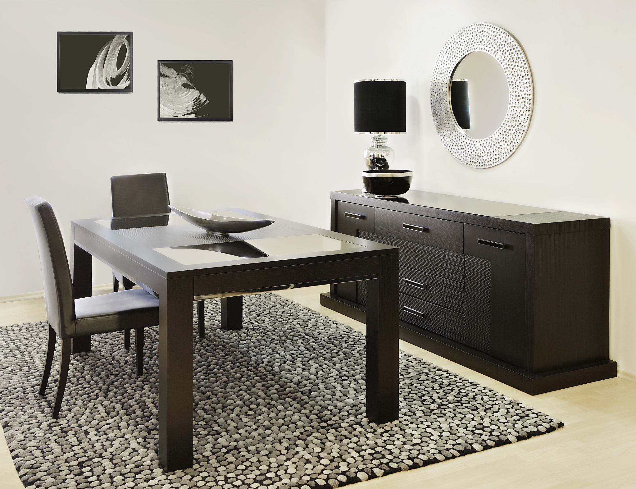 艺术精工的玄关桌流畅有致的线条如同水波荡漾的海浪