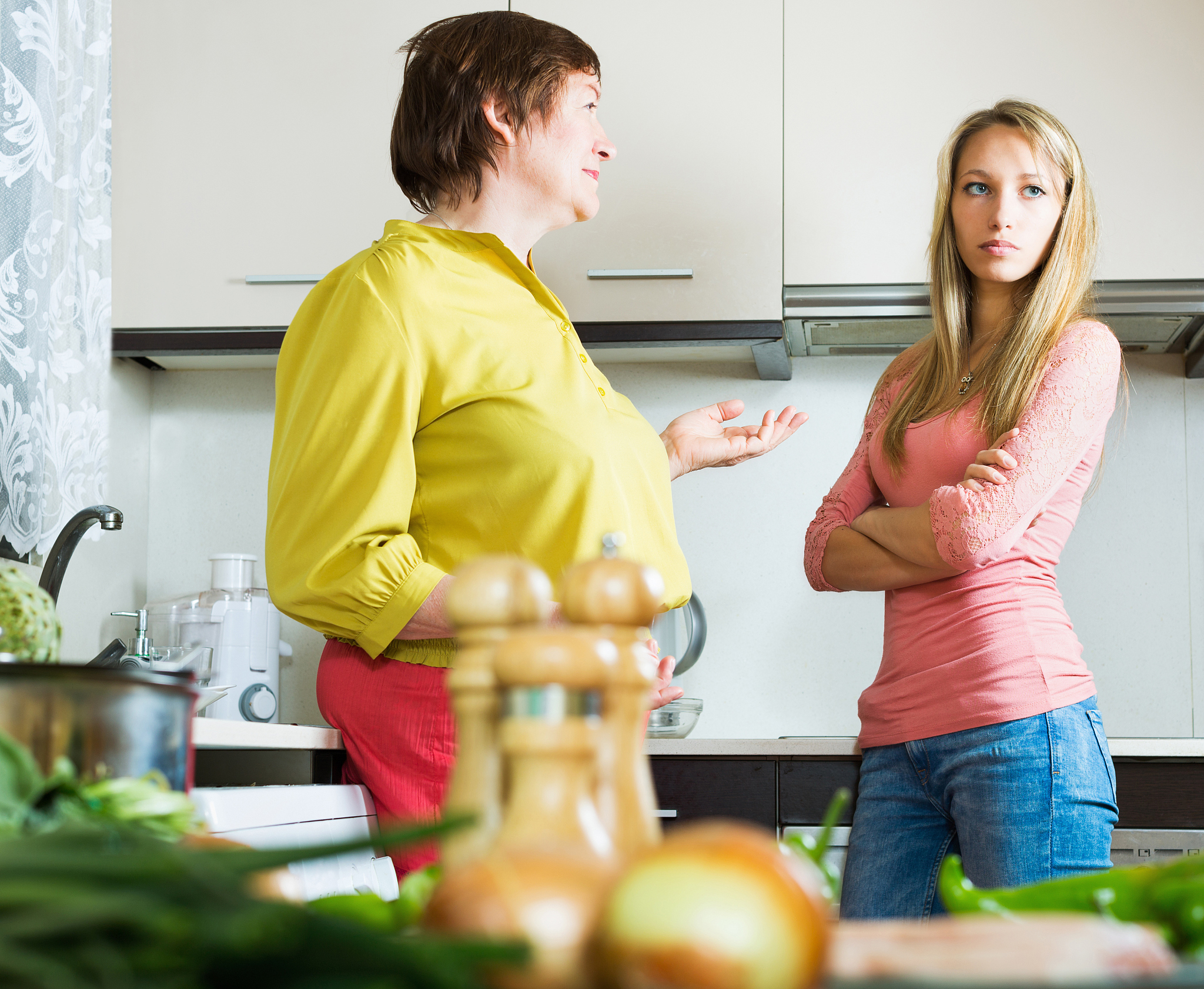 朋友发了一条消息我的桌子坏了大概随主人吧是什么意思