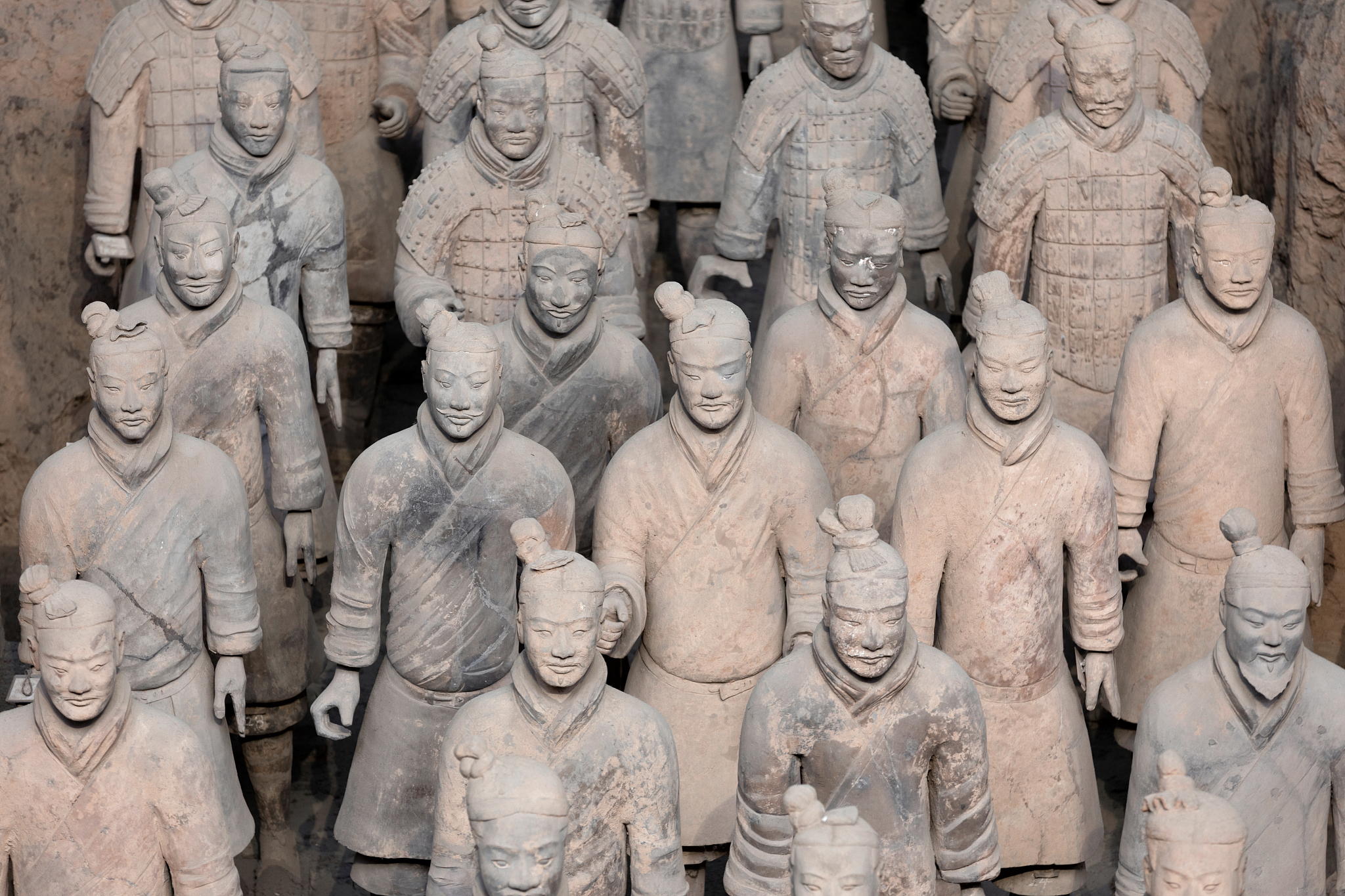 世界第八大奇迹兵马俑本来的颜色是，