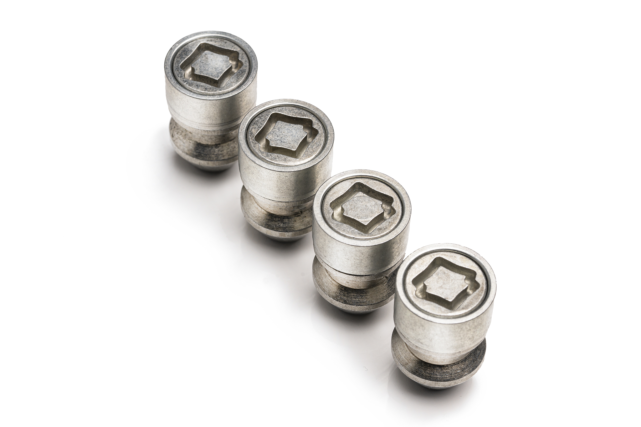 car lock nuts, wheel nut that protect the wheels from theft. clo