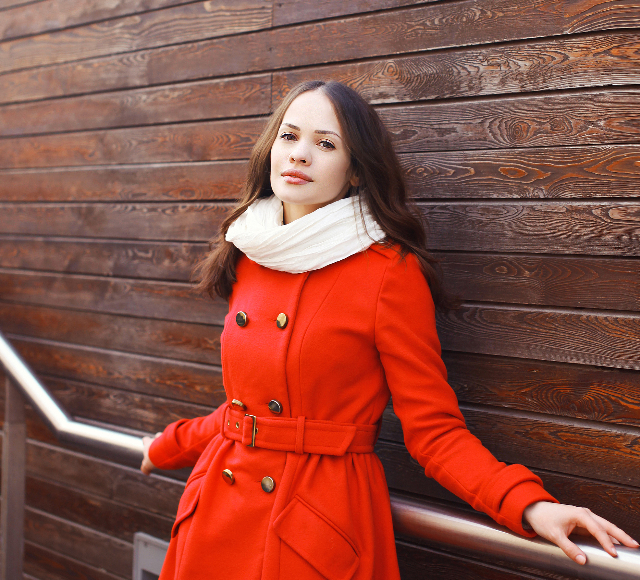 哪一种外套颜色最适合里面穿酒红色藏青色藏蓝色棕色？