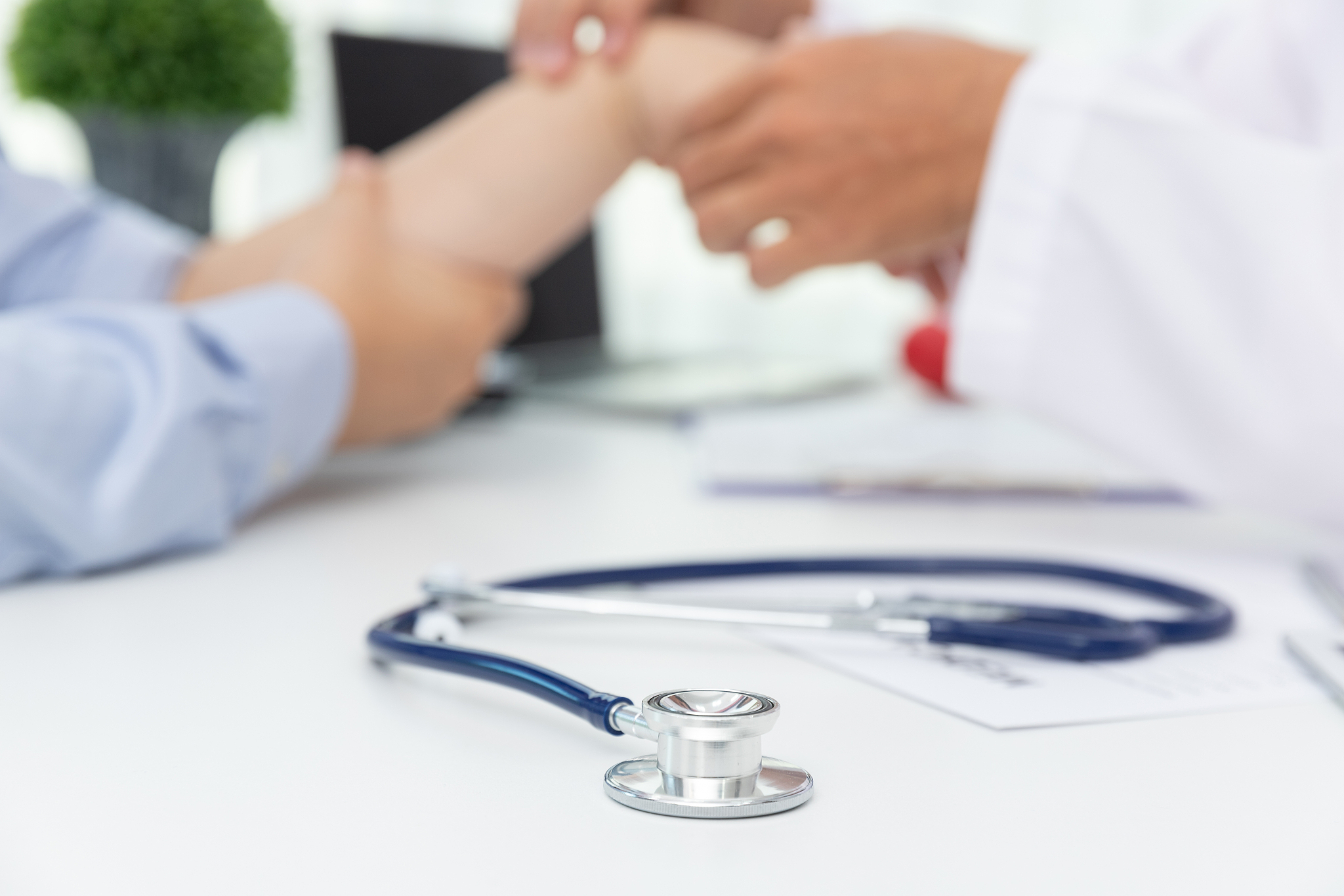healthcare and medical concept, doctor explain wrist pain sympto