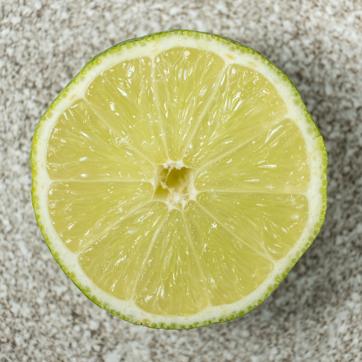 柠檬卖萌：喵~我是柠檬，给你一口酸酸的亲亲~