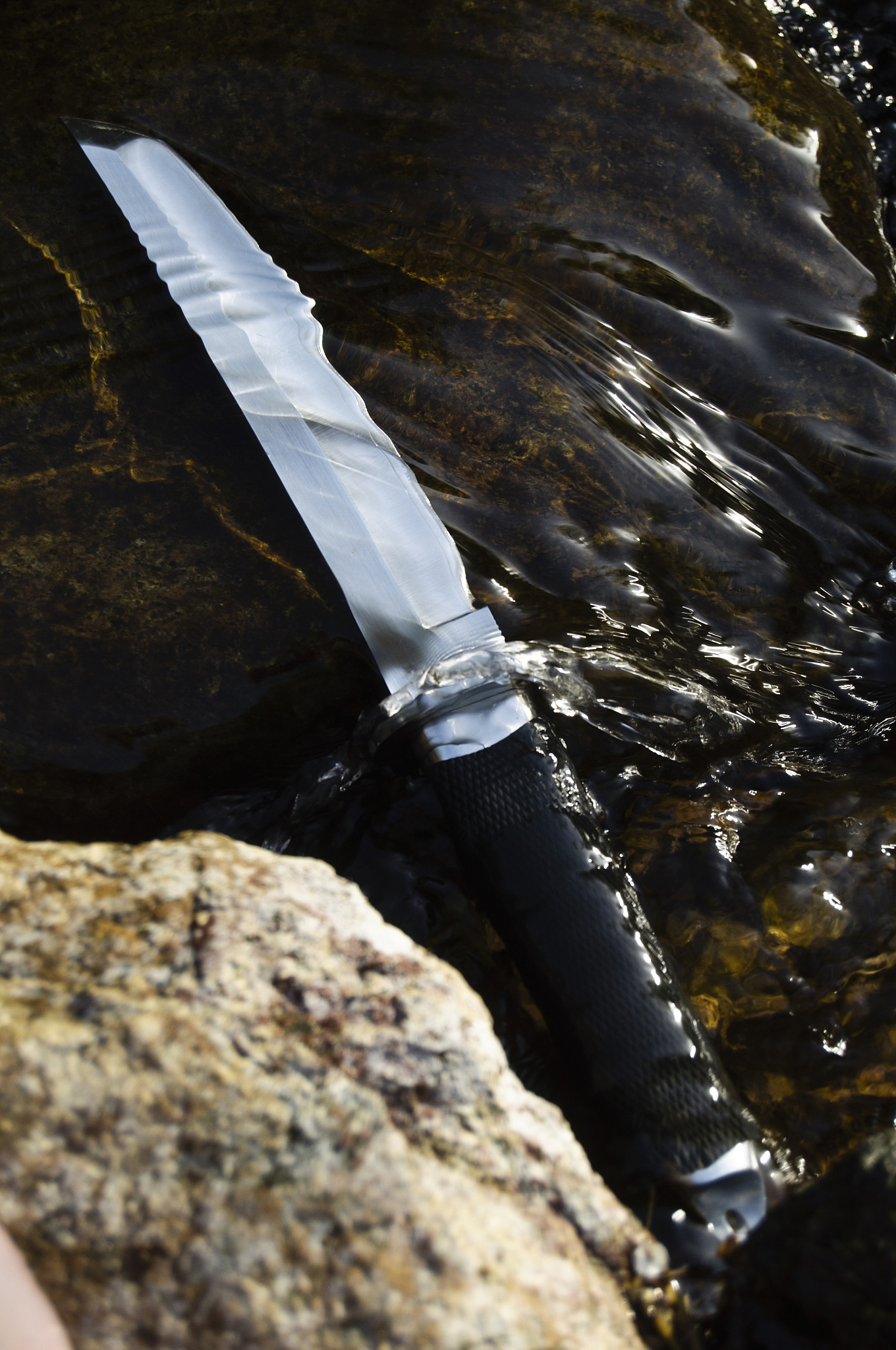 tanto knife in water