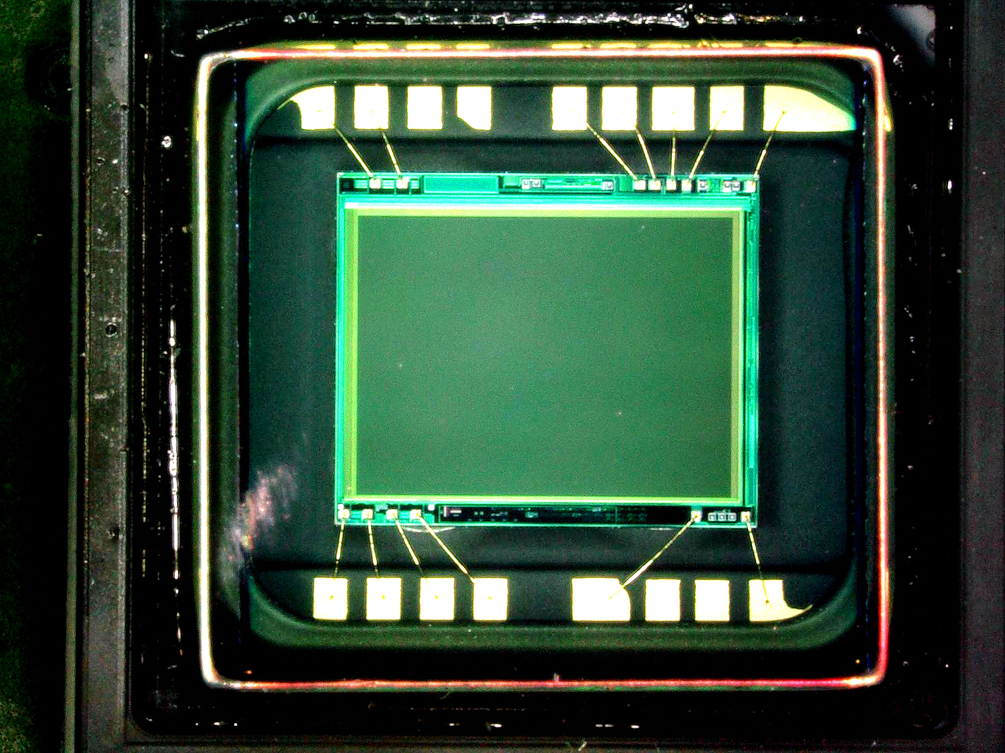 相机标定是根据相机成像的几何模型确定空间中物体的三维坐标与相机图像中对应点的位置关系。