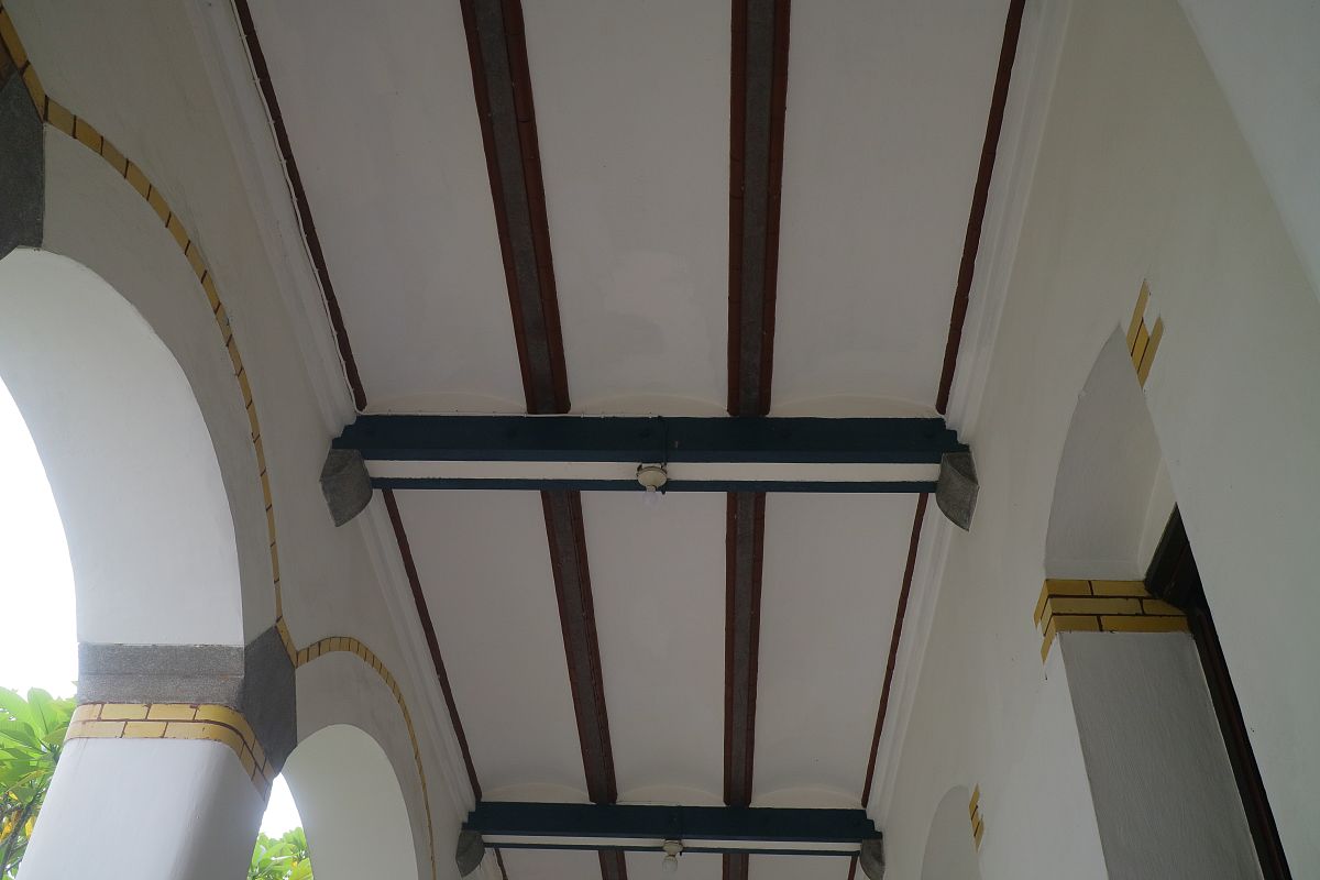 水平泡可以安装在顶板的底面上吗