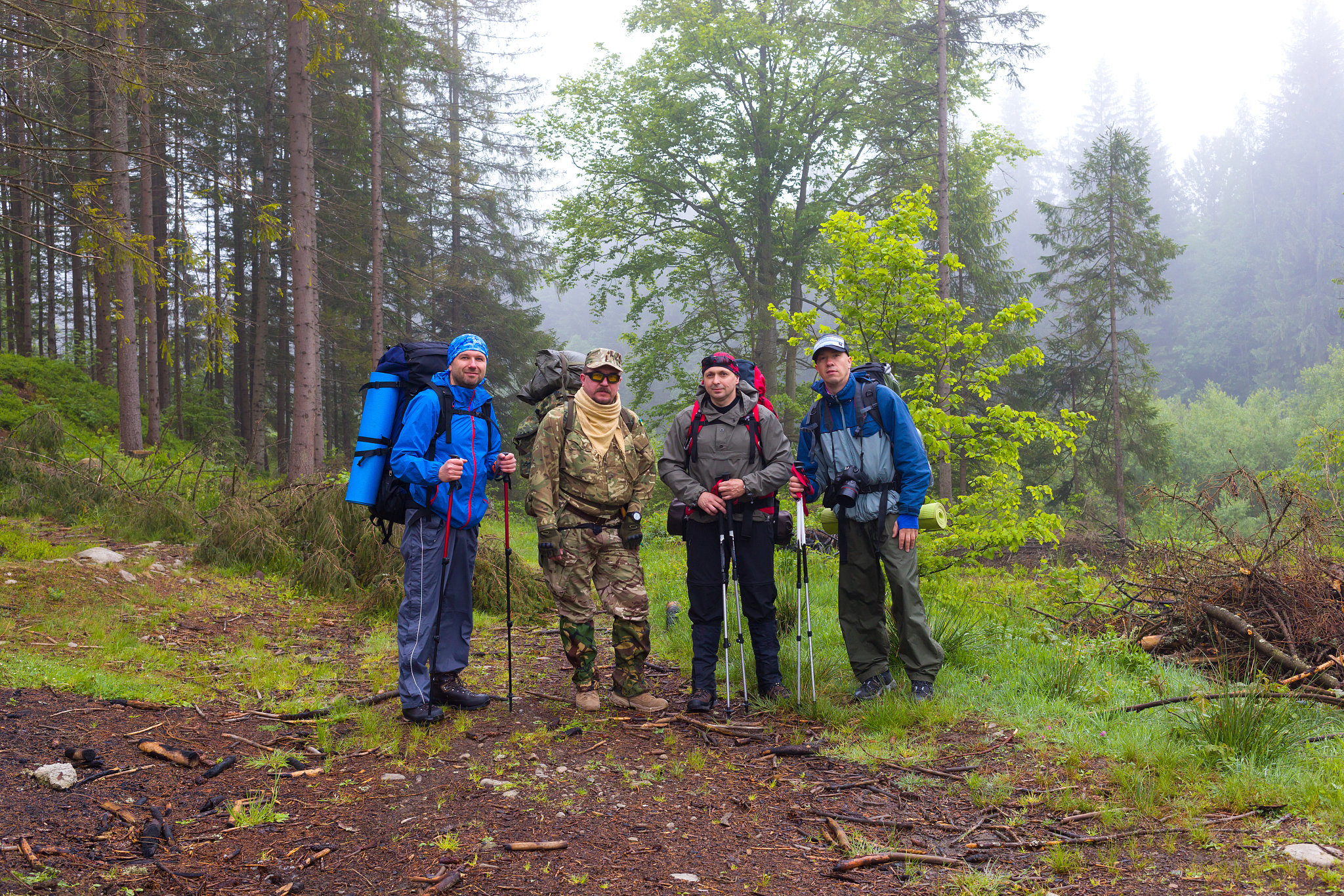 使用户外达人的口吻编写篇1200字经常进行户外运动的人需要注意哪些问题？文章需和读者互动
