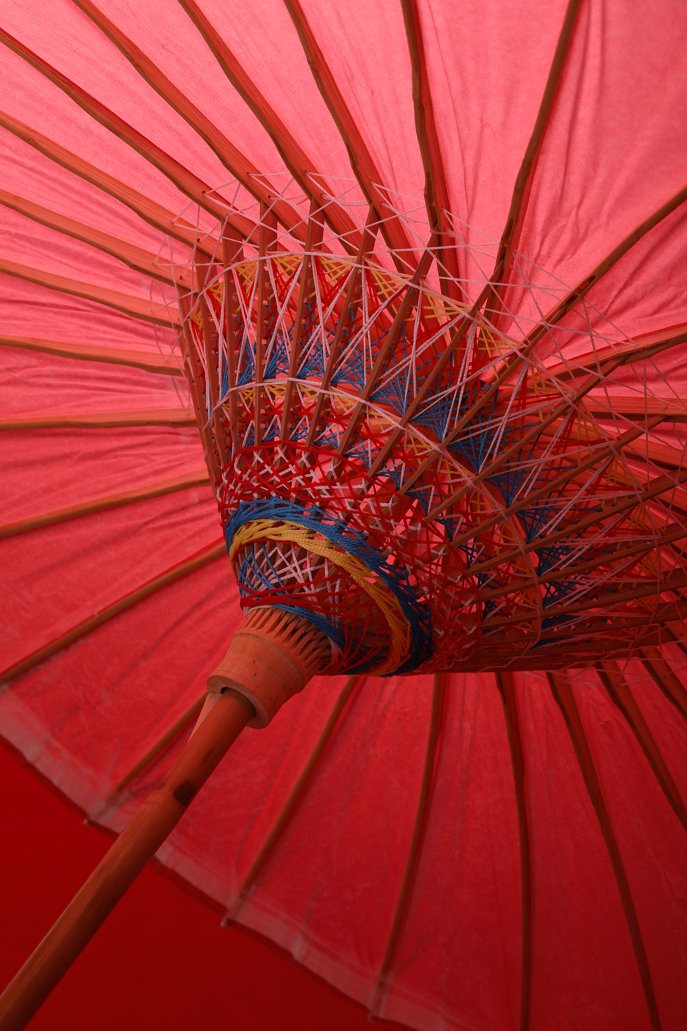油纸伞：历史悠久，工艺精湛的中国传统伞具