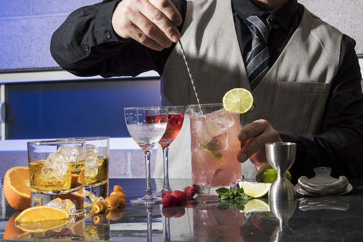 经典基础调酒推荐：马天尼、白俄罗斯、莫吉托、君度橙