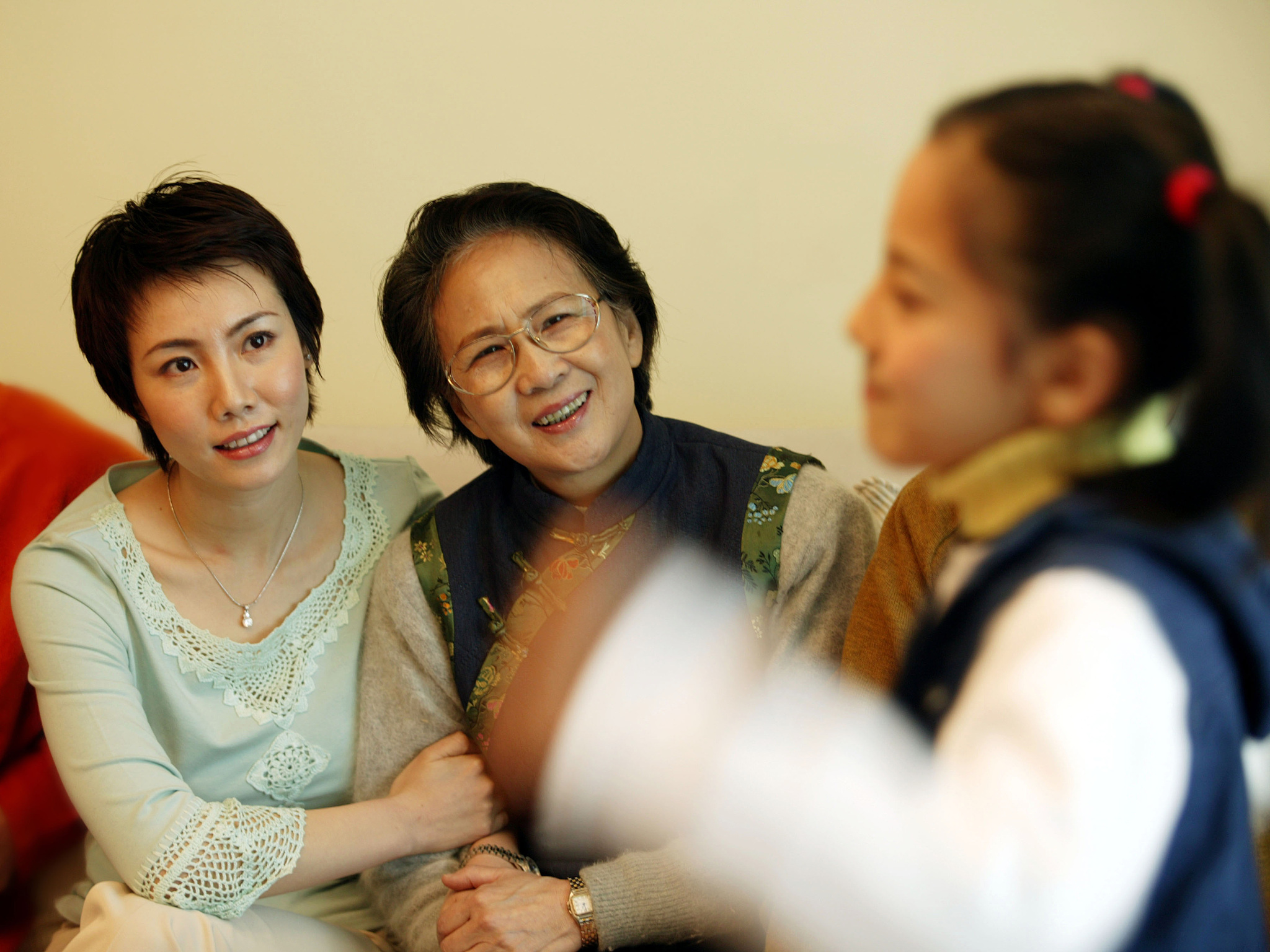 《金爸银妈》陈裕民母亲扮演者是谁？