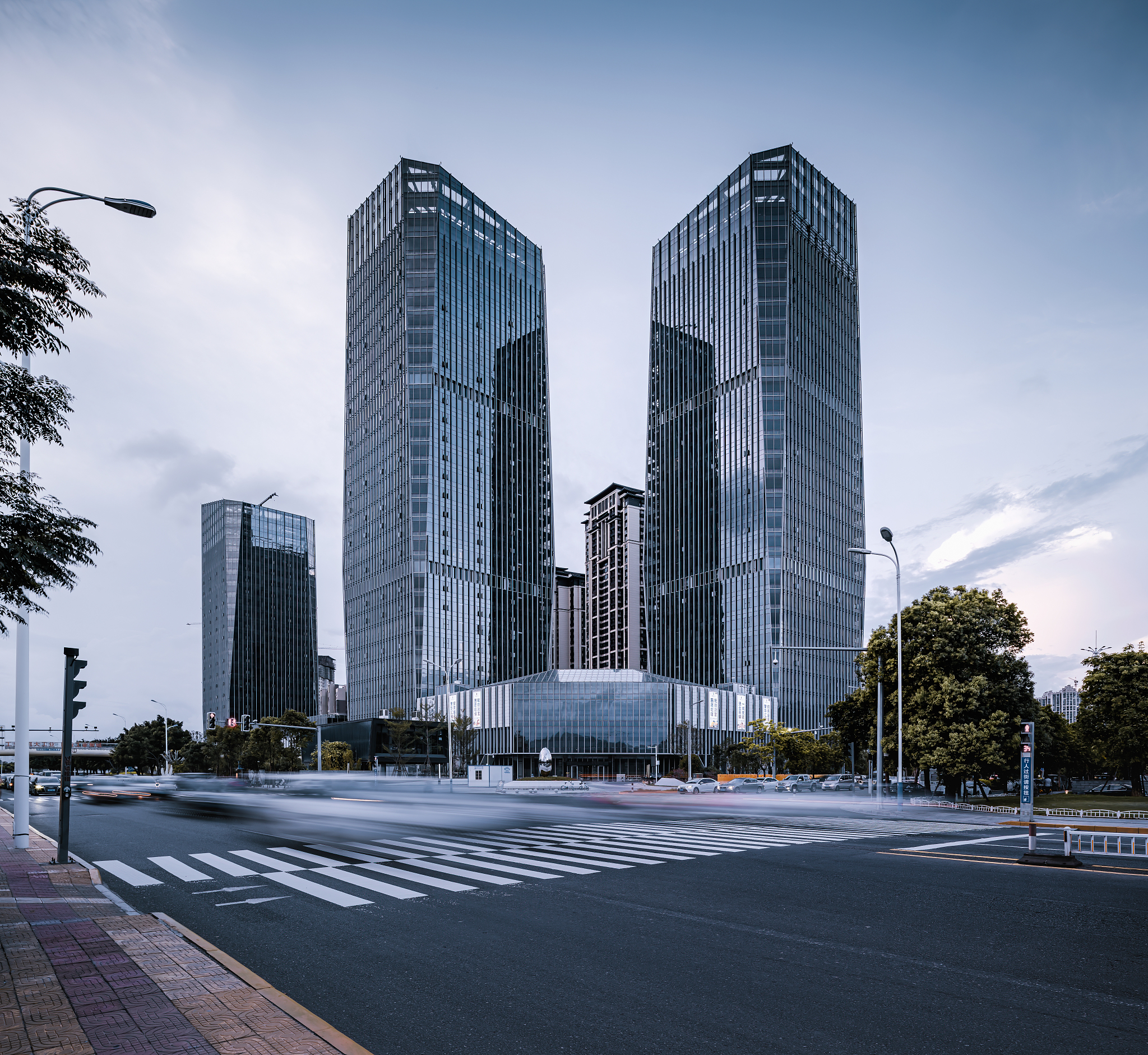 温州玉苍峯汇建筑：集购物、餐饮、娱乐、办公于一体的综合性商业中心