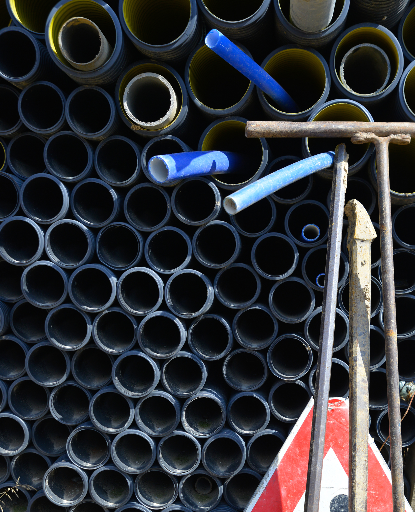 改写下面的话使其和原来的句子重复率降至最低有空白对照和分别加入20mg纳米碳管、10g铁碳颗粒、20mg粉末活性炭作为三维电极进行电催化实验取样后分别测其COD实验结果如图1所示。