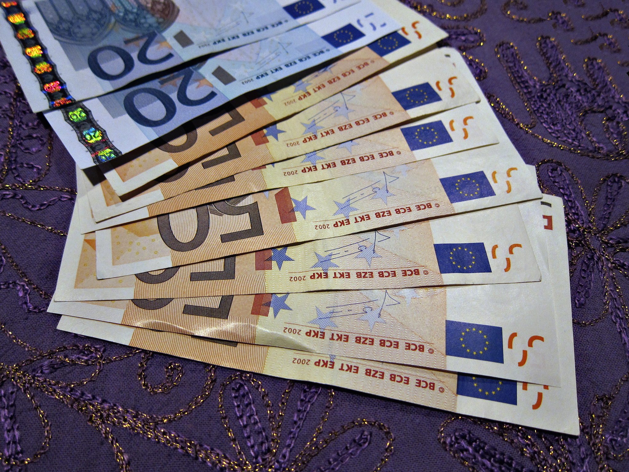 100万港币等于多少人民币？汇率、兑换及影响