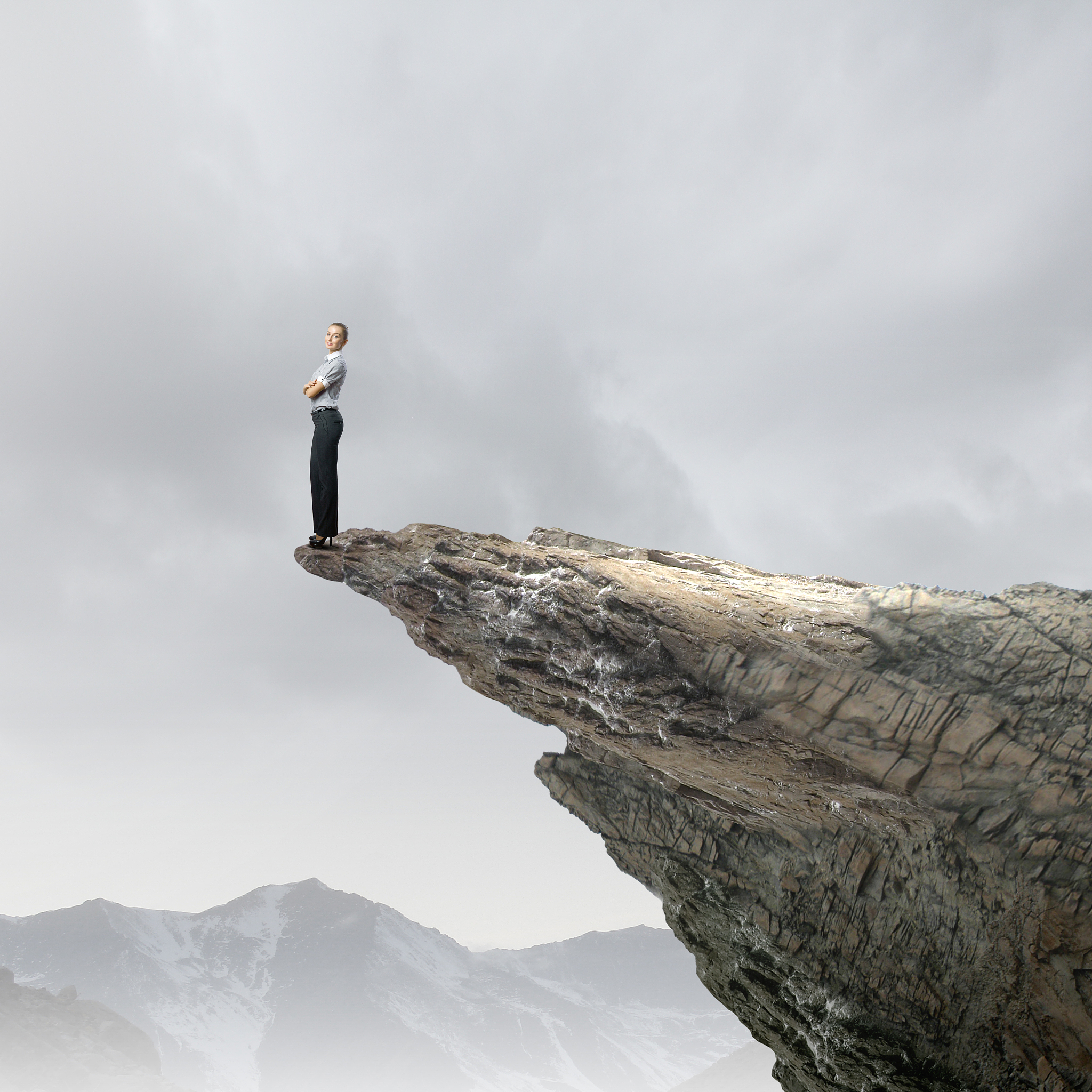 请把下面这句话翻译成中文only if you have been in the deepest valley can you ever know how magnificent it is to be on the highest mountain