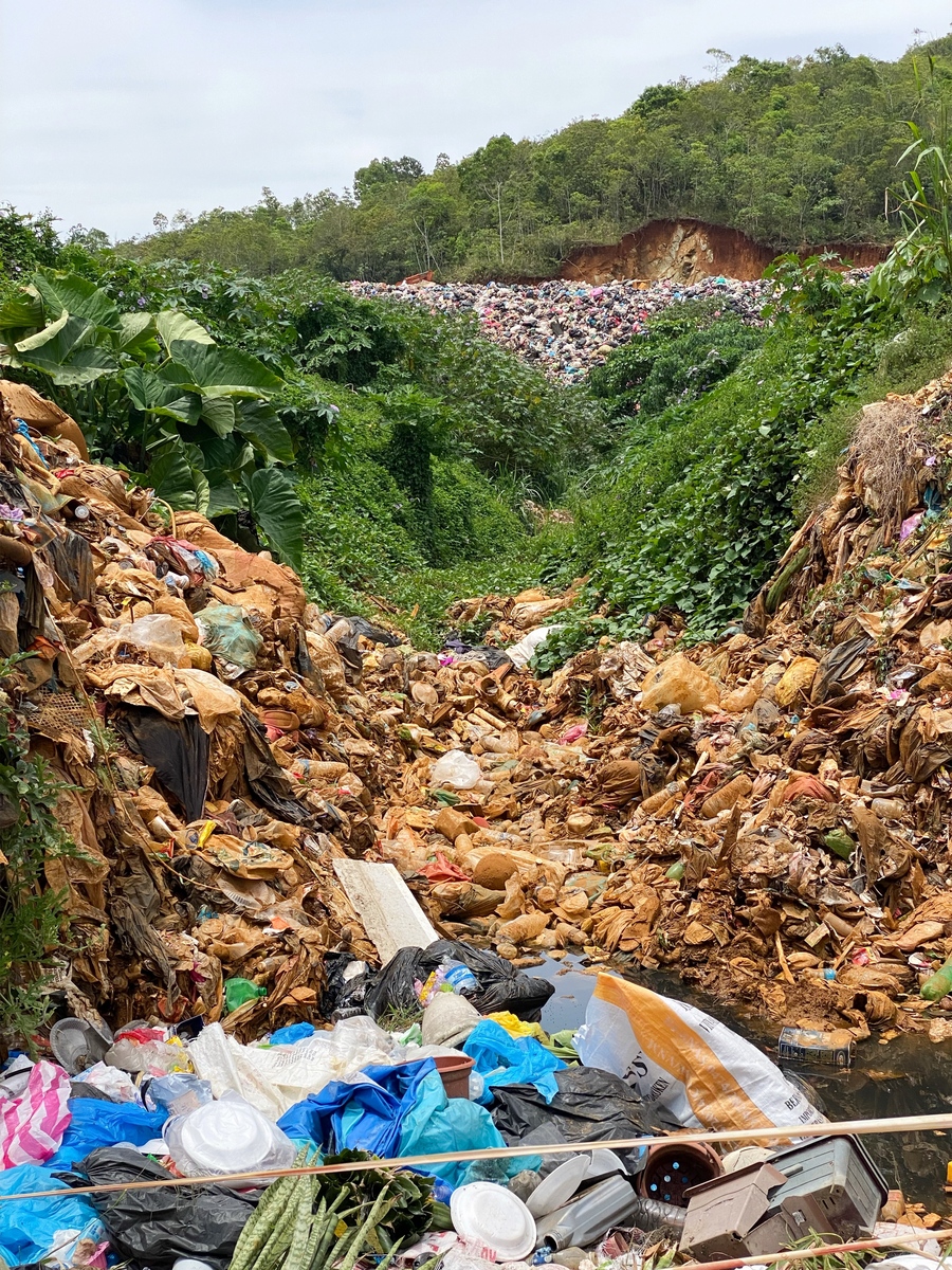 项目周边环境整治建议：建筑垃圾乱堆放、车辆乱停问题