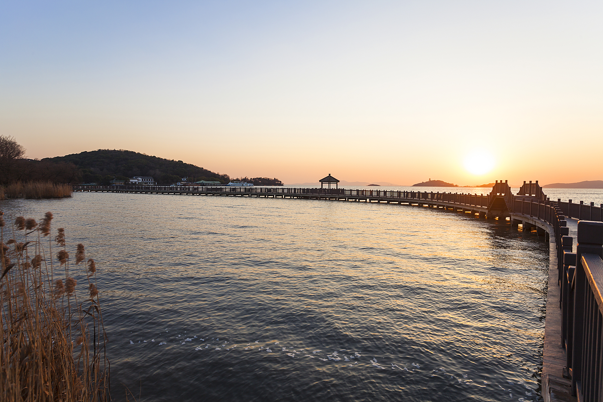 太湖一日游：朋友相伴，美景如画