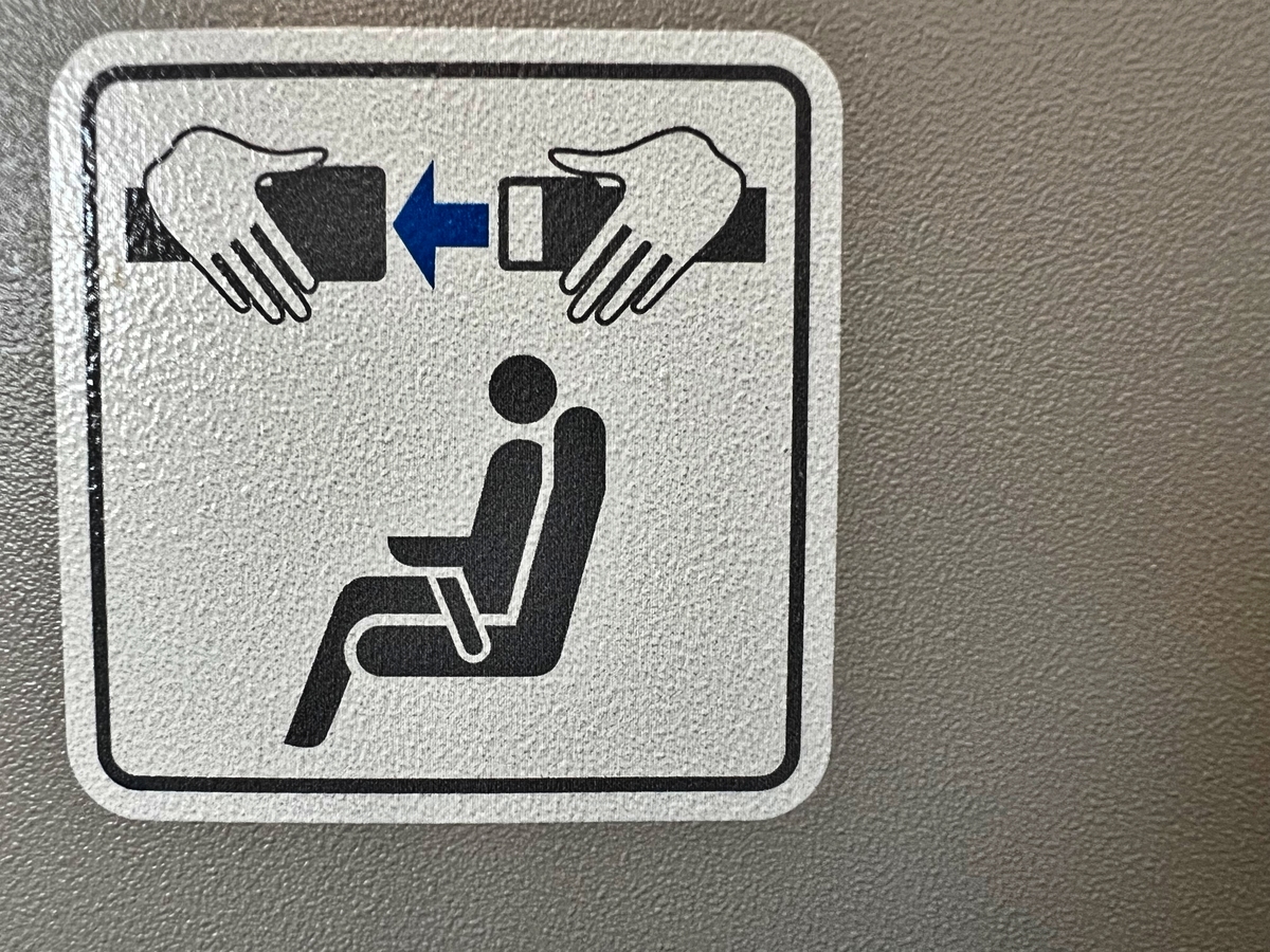 禁止脚踩坐便器