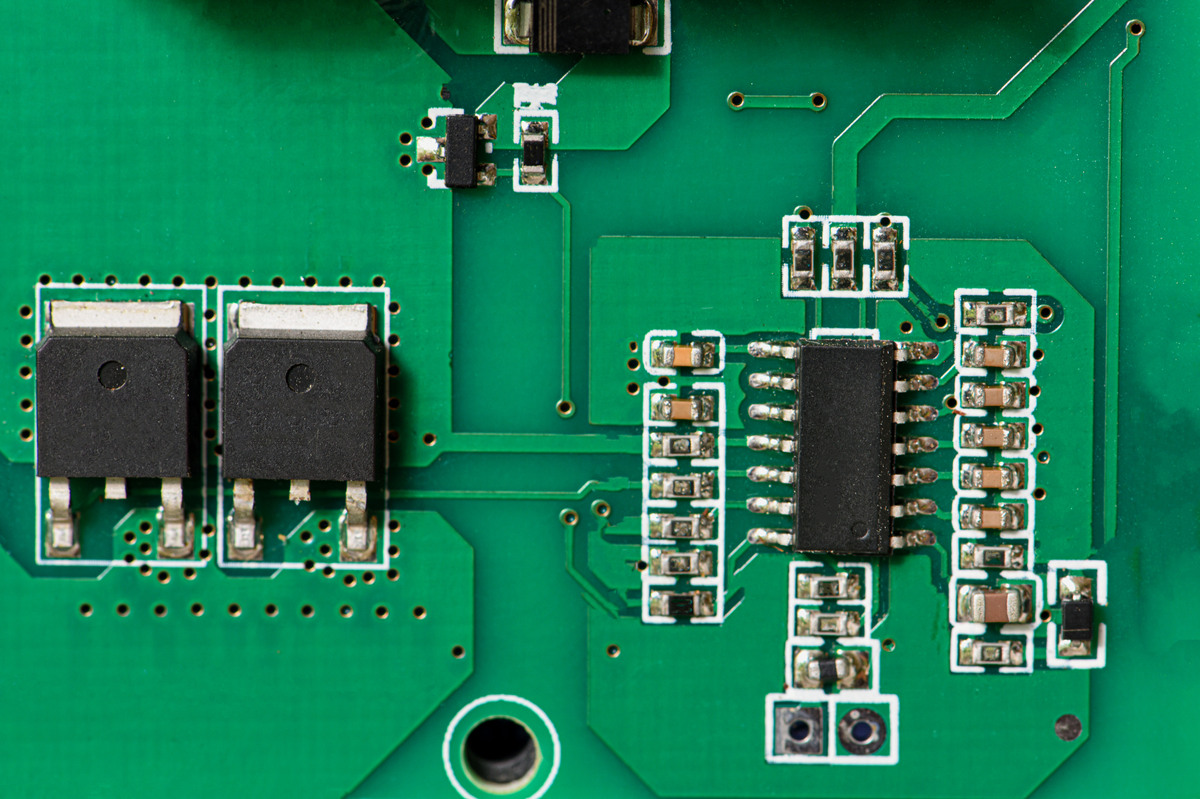 MPU6050 供电电压：3.3V 至 5V